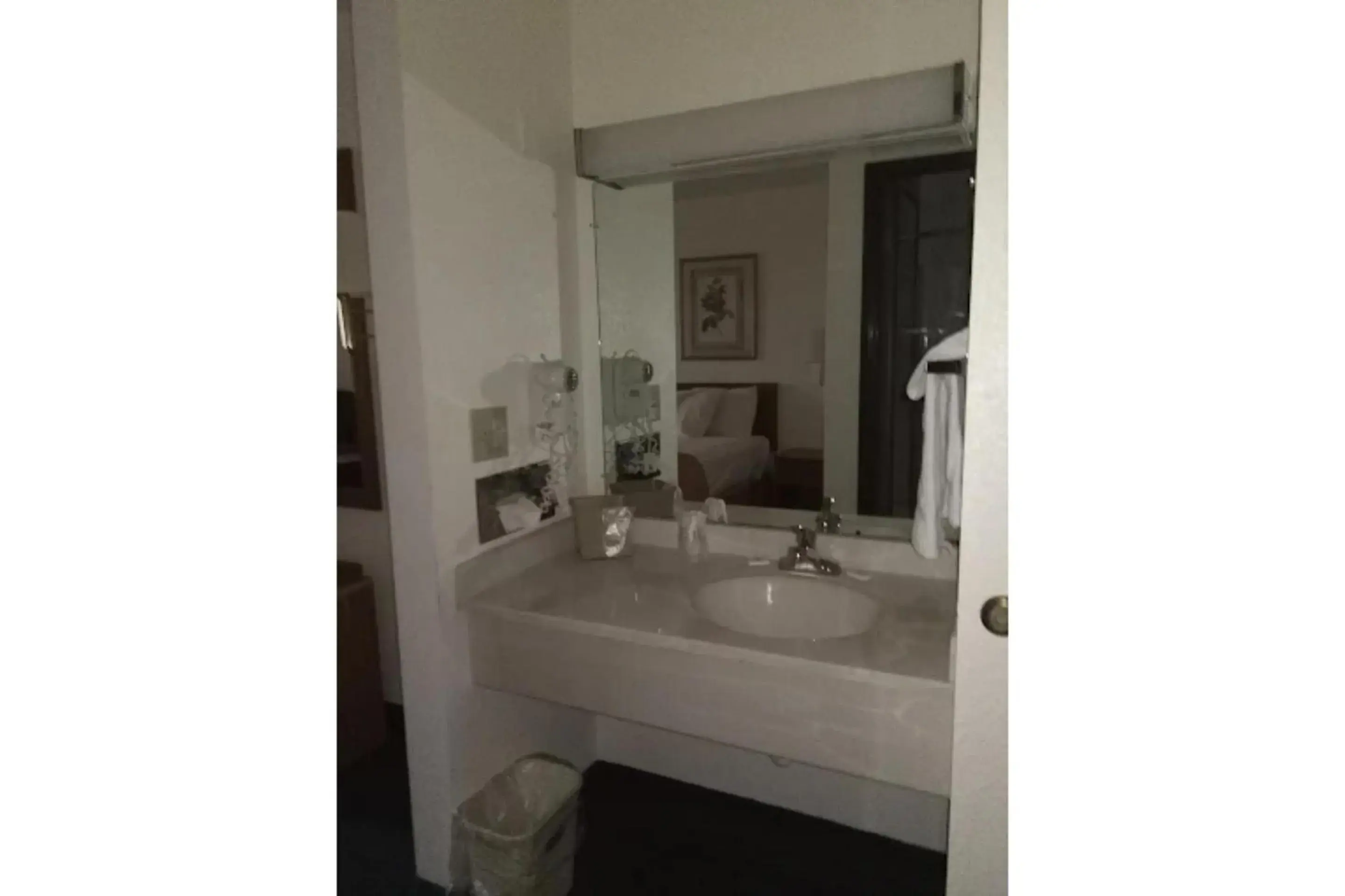 Bathroom in Capital O Amerihost Inn and Suites Mexico Hwy 54 MO Bathroom in Capital O Amerihost Inn and Suites Mexico Hwy 54 MO