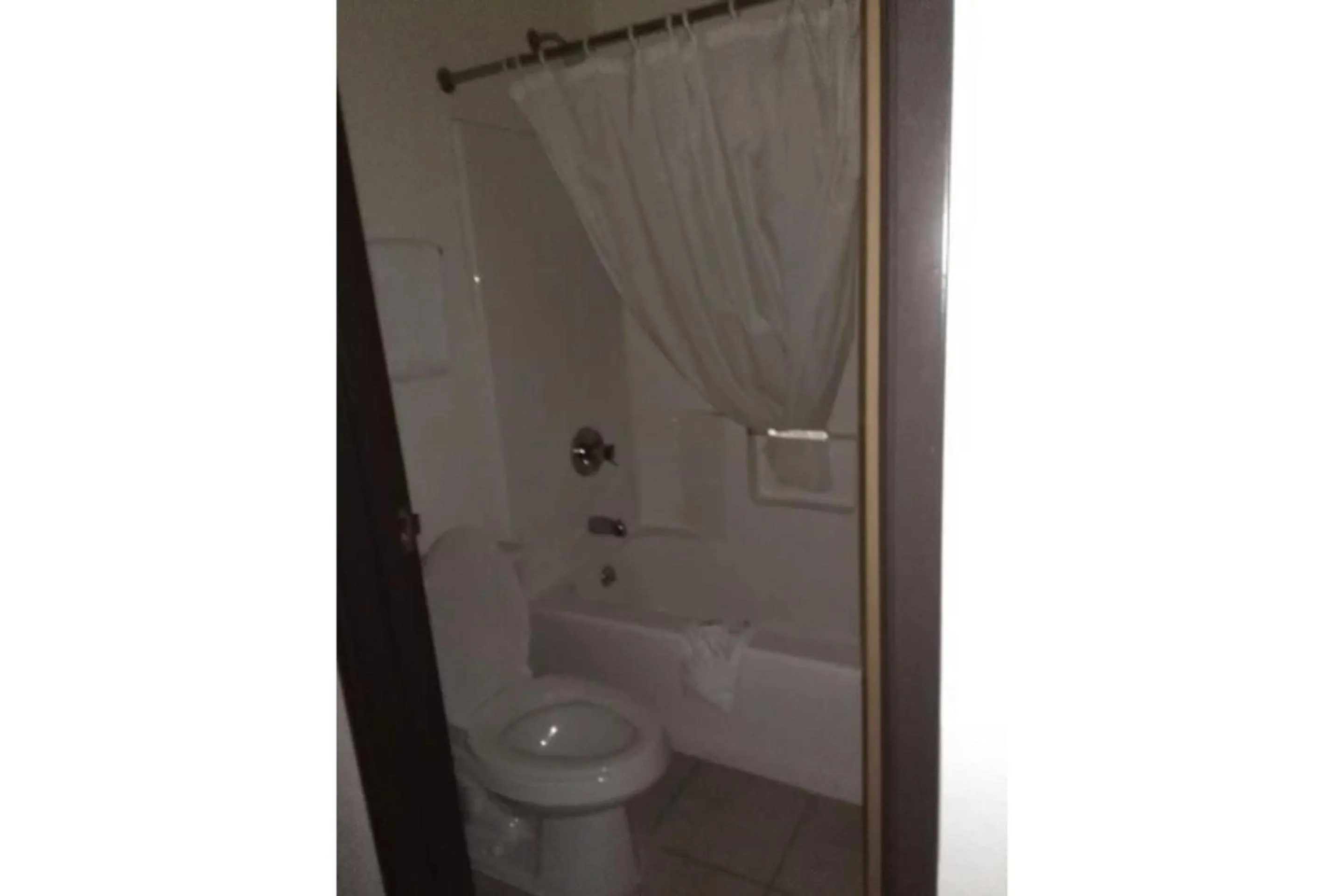 Bathroom in Capital O Amerihost Inn and Suites Mexico Hwy 54 MO