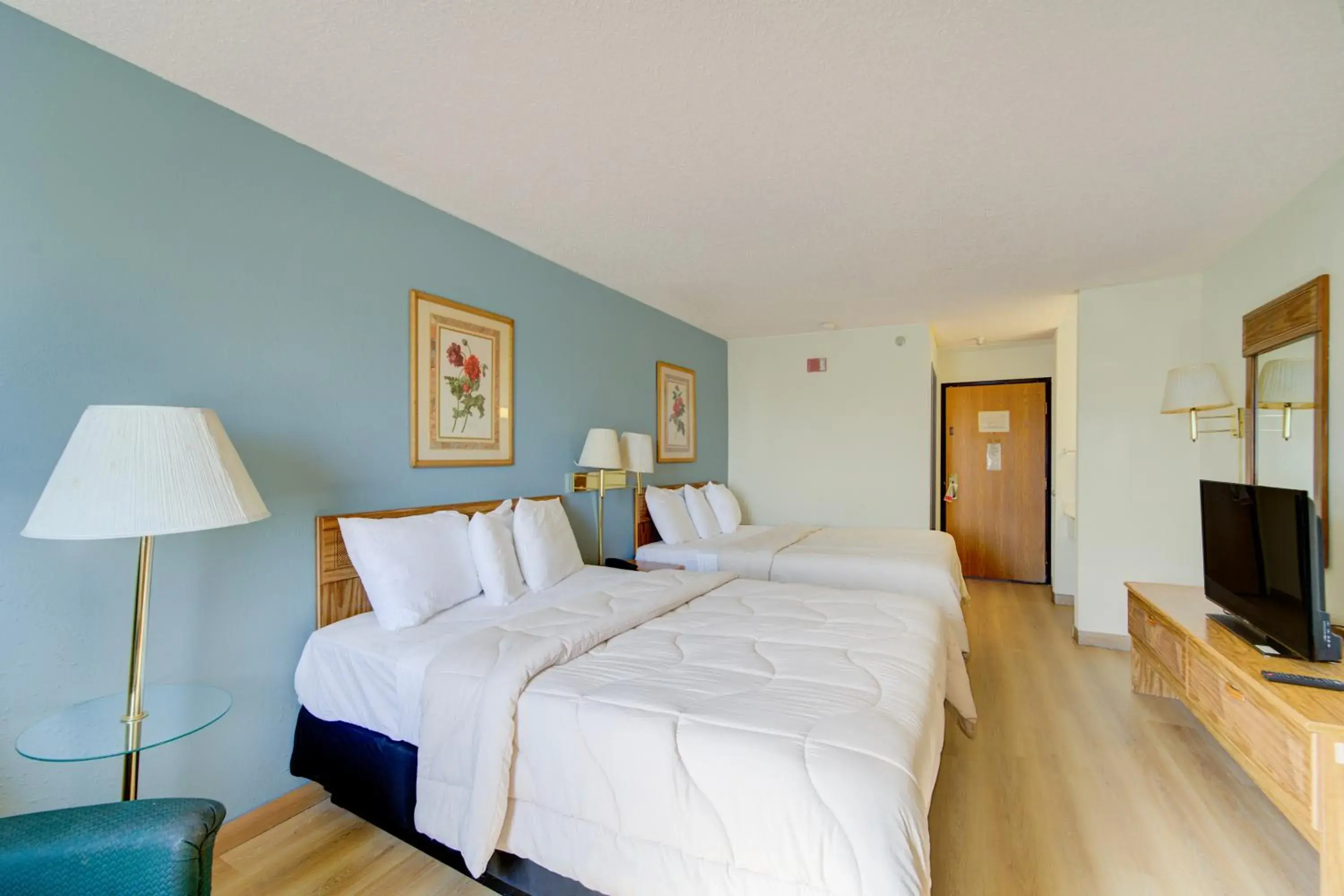 Bedroom, Bed in Capital O Amerihost Inn and Suites Mexico Hwy 54 MO Bedroom, Bed in Capital O Amerihost Inn and Suites Mexico Hwy 54 MO