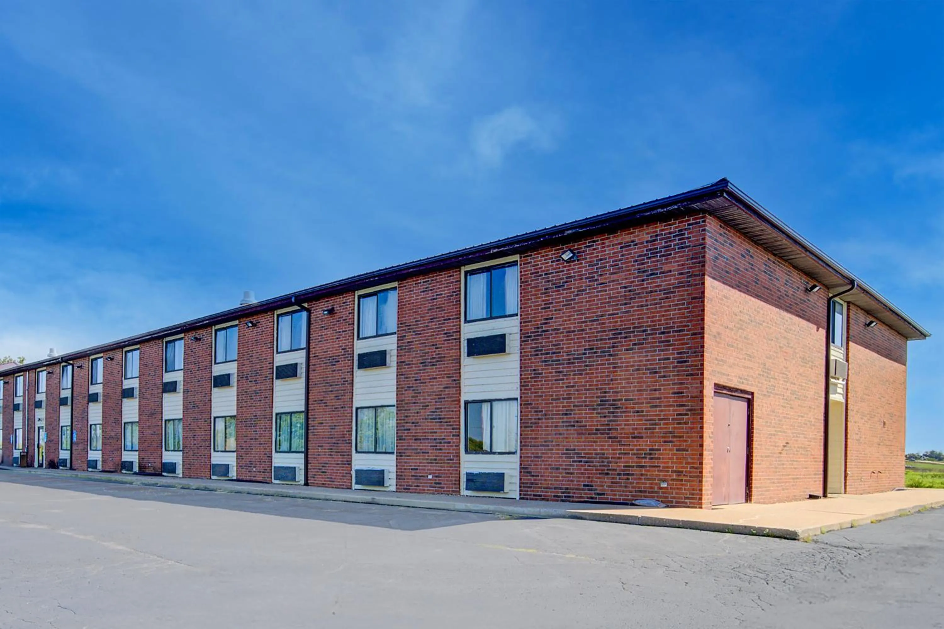 Property building in Capital O Amerihost Inn and Suites Mexico Hwy 54 MO