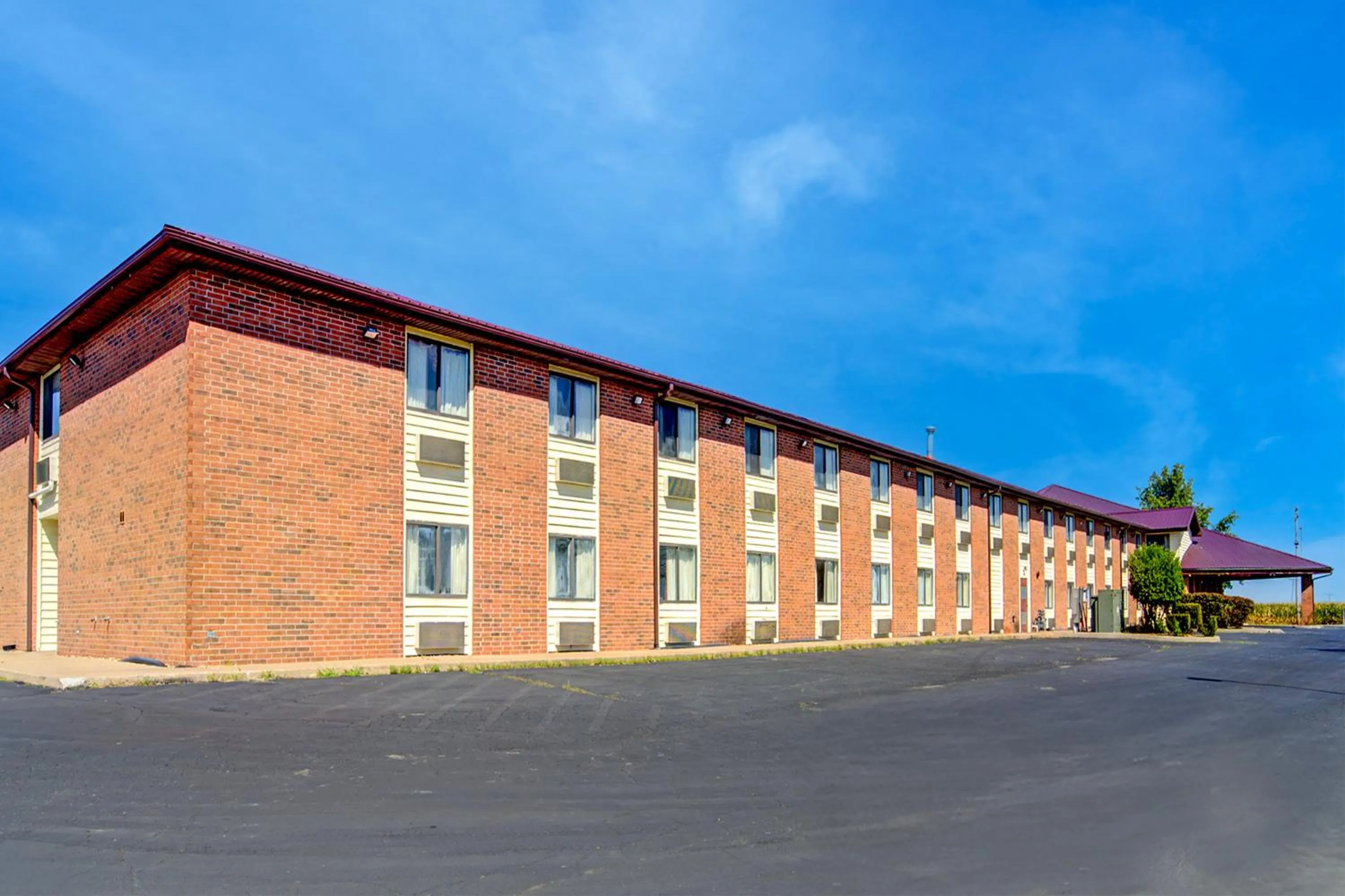 Facade/entrance in Capital O Amerihost Inn and Suites Mexico Hwy 54 MO