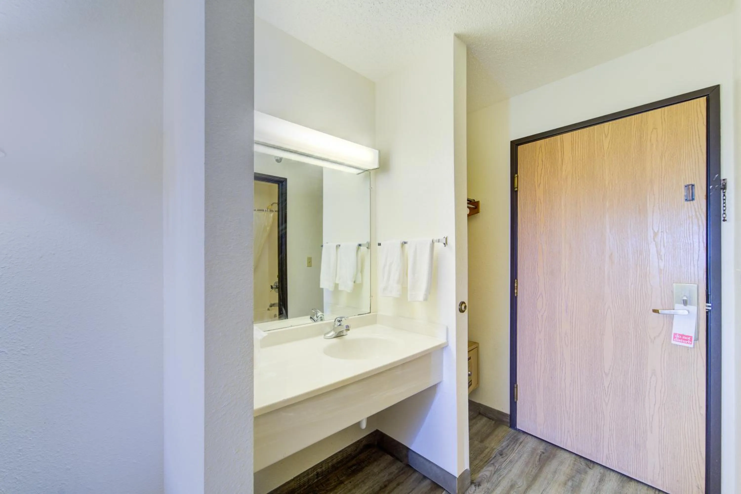 Bathroom in Capital O Amerihost Inn and Suites Mexico Hwy 54 MO