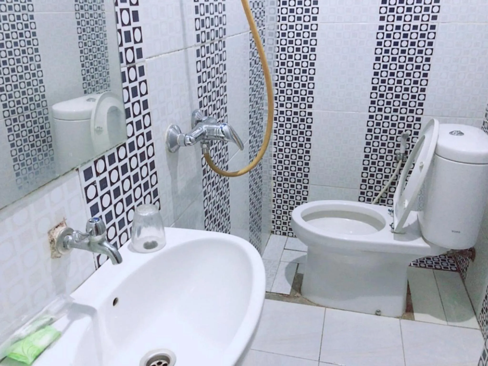 Bathroom in Hotel Lendosis Mayor Ruslan