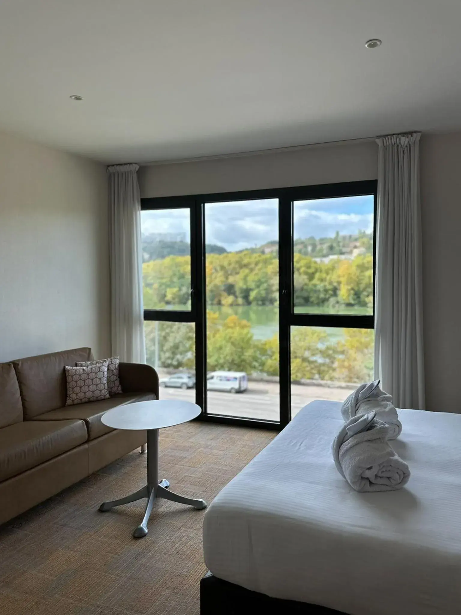 On-site shops, Bed in Hôtel Lyon Métropole & Spa On-site shops, Bed in Hôtel Lyon Métropole & Spa