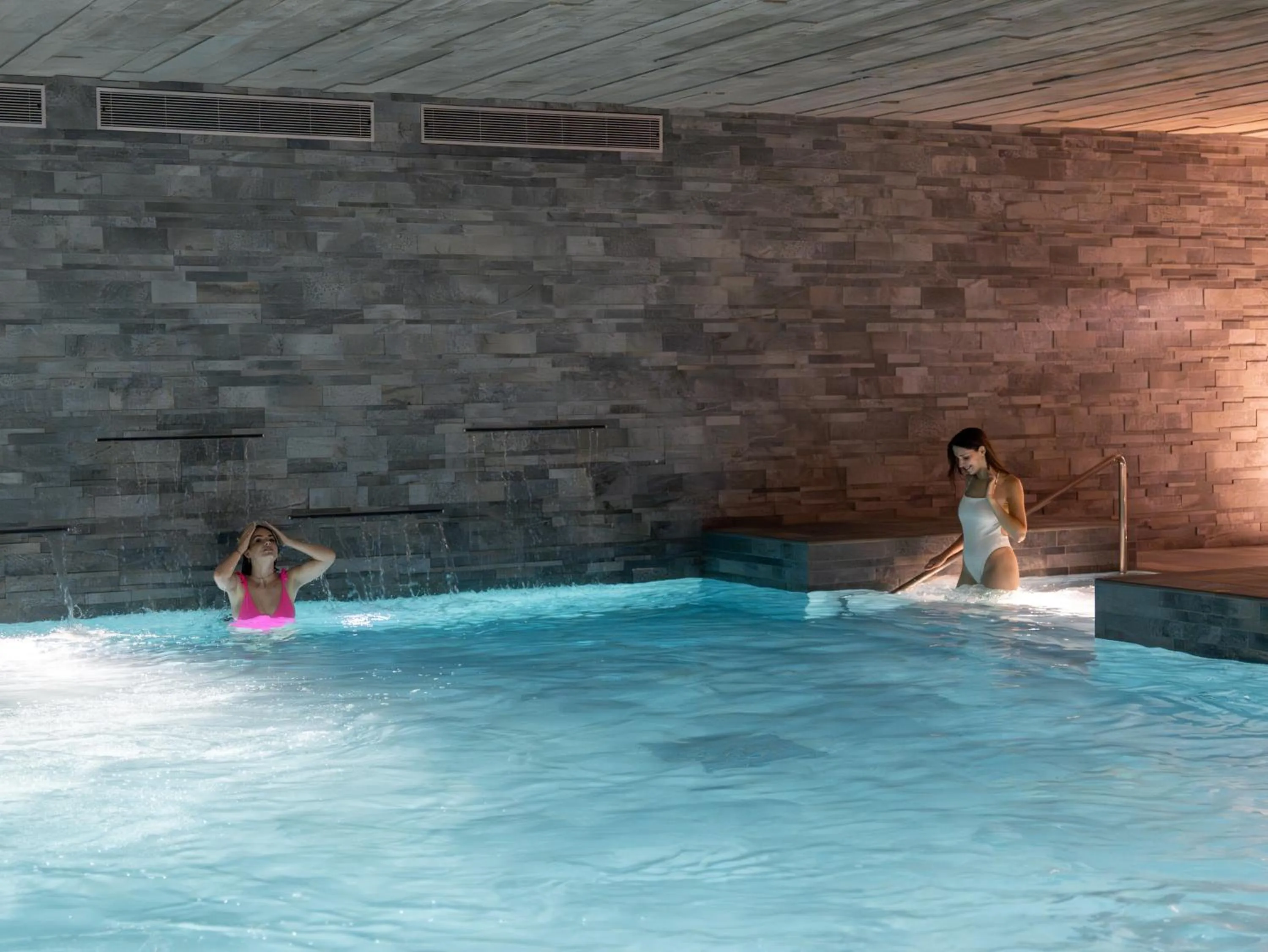 Spa and wellness centre/facilities in Hôtel Lyon Métropole & Spa