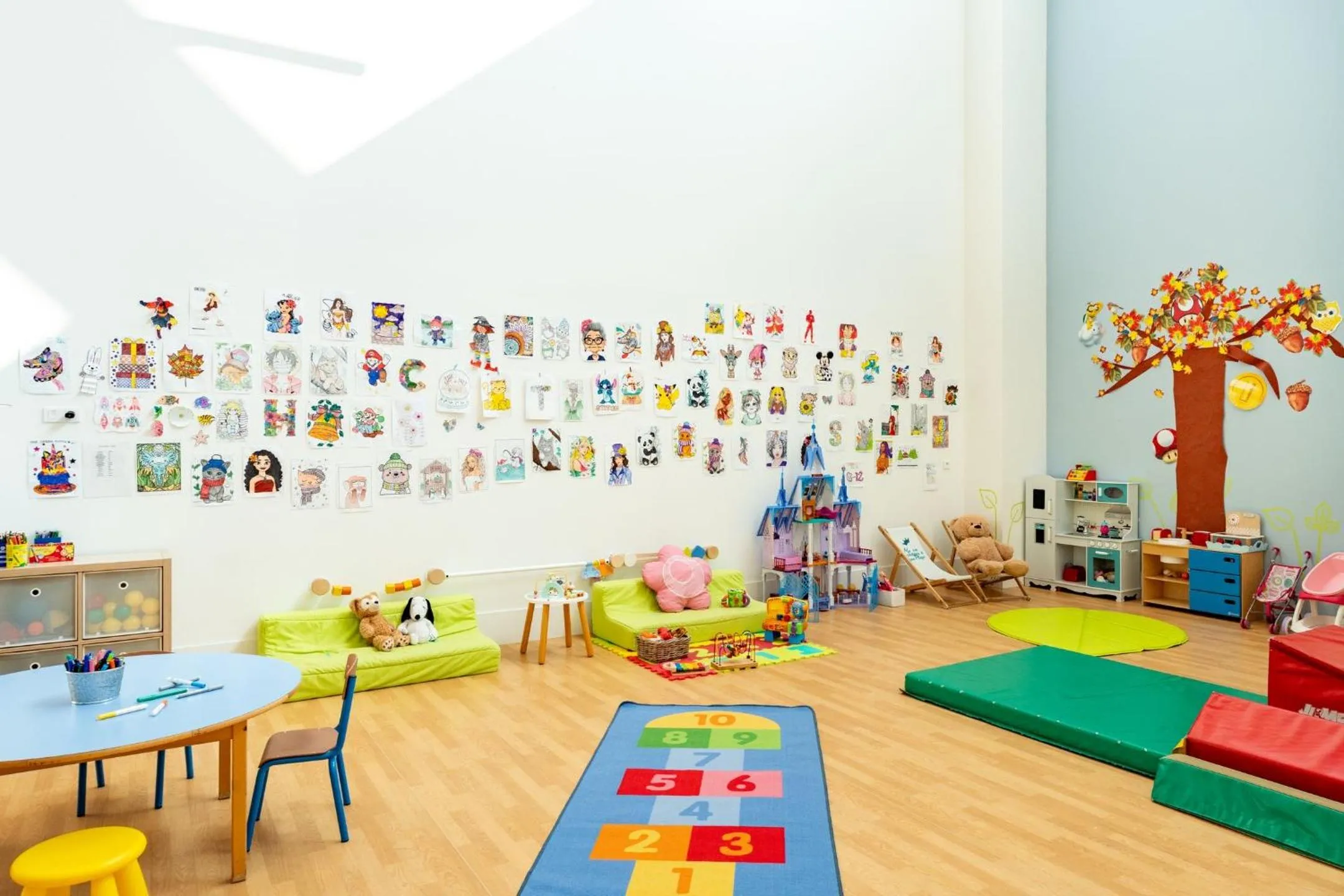 Children play ground in Hôtel Lyon Métropole & Spa