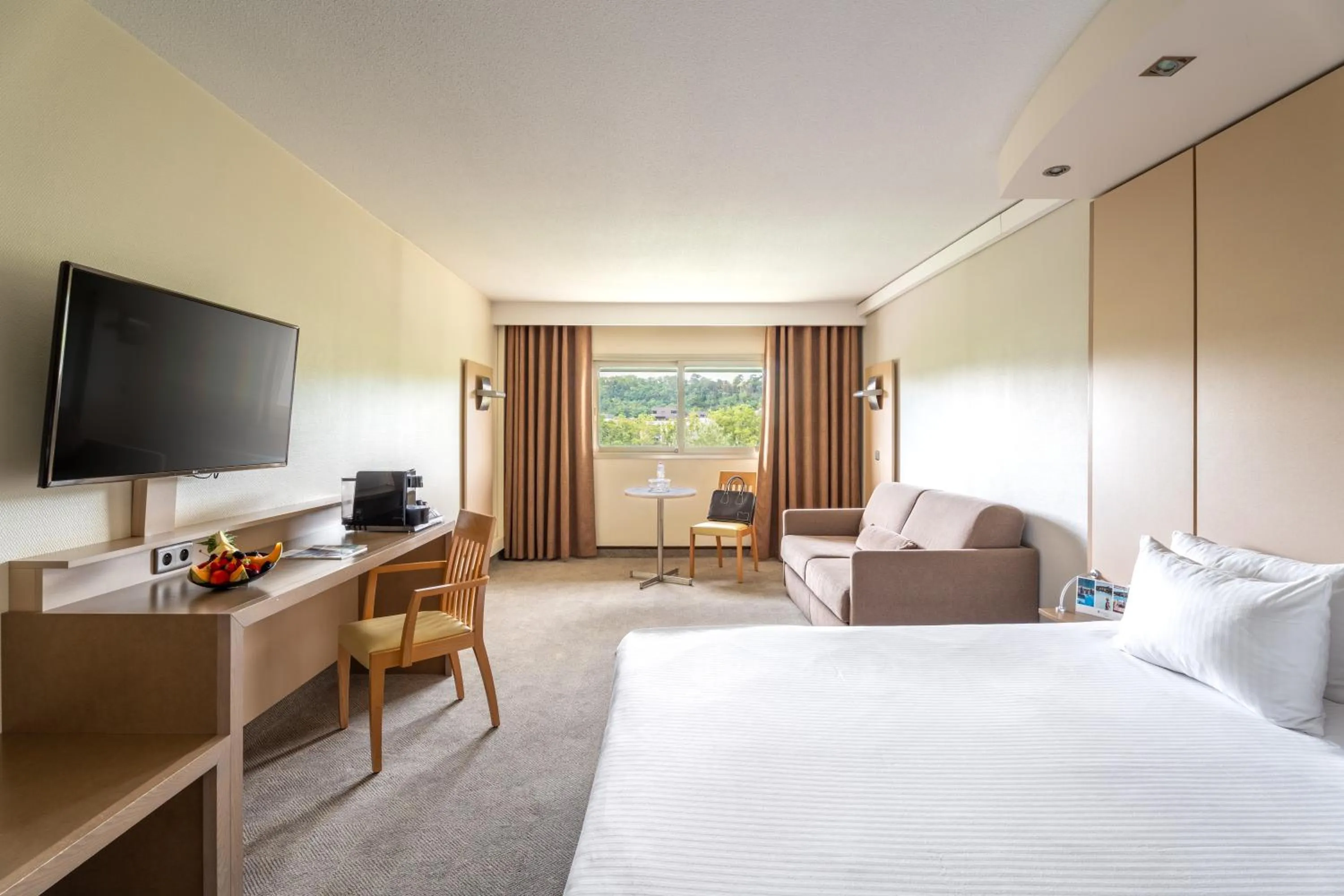 Photo of the whole room, Bed in Hôtel Lyon Métropole & Spa