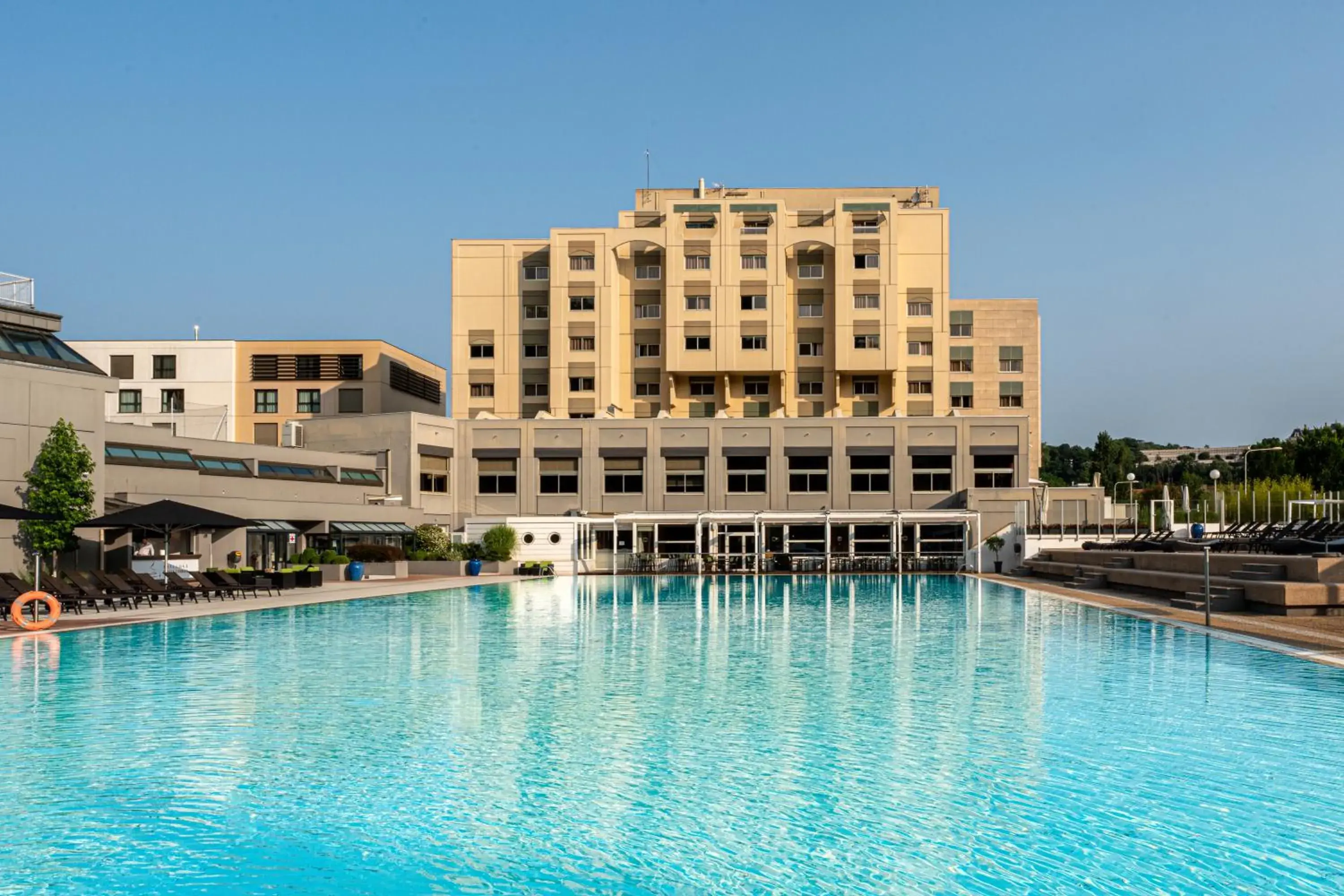 Swimming pool in Hôtel Lyon Métropole & Spa Swimming pool in Hôtel Lyon Métropole & Spa