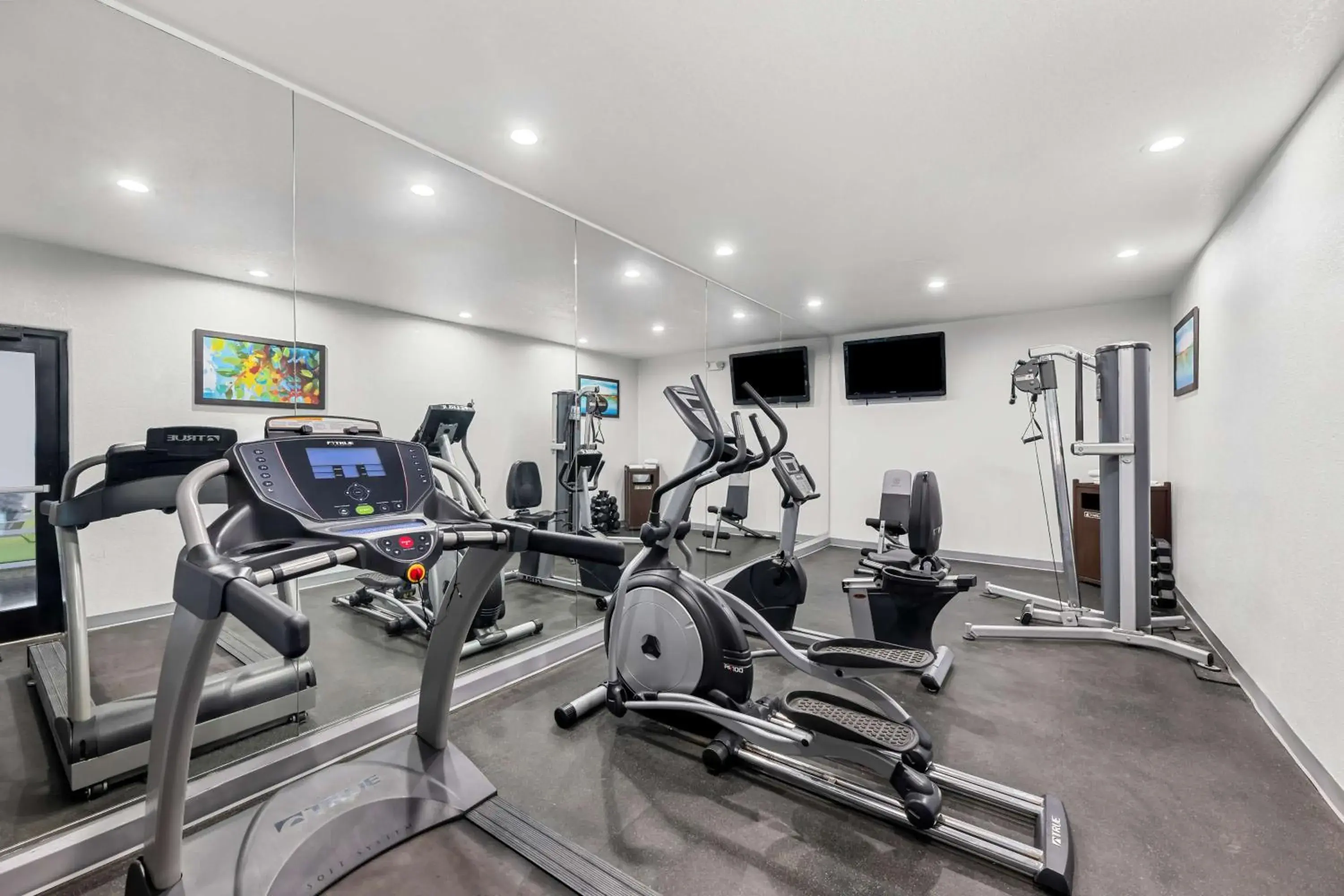 Fitness centre/facilities in Best Western Palace Inn & Suites Fitness centre/facilities in Best Western Palace Inn & Suites