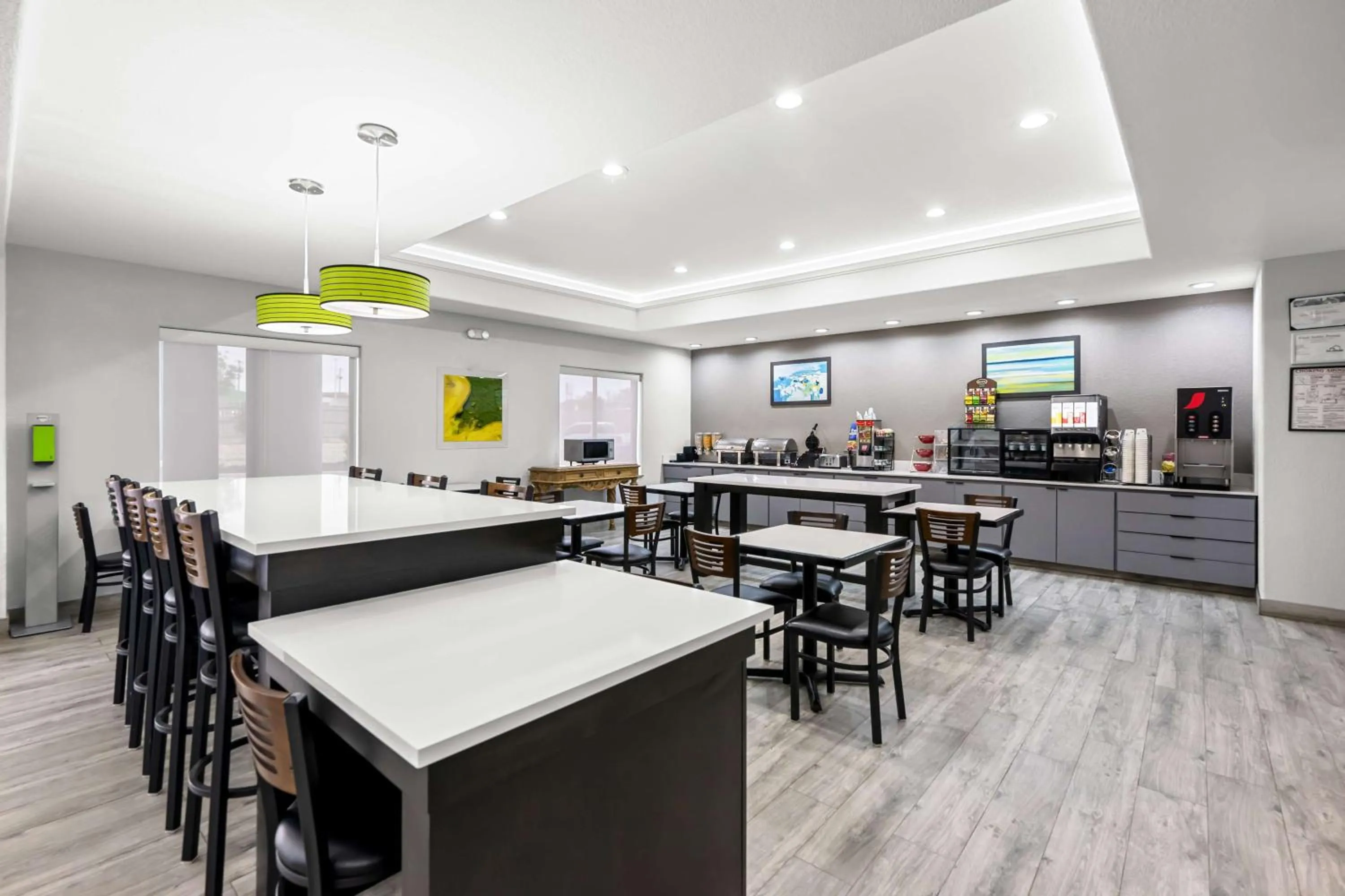 Breakfast in Best Western Palace Inn & Suites