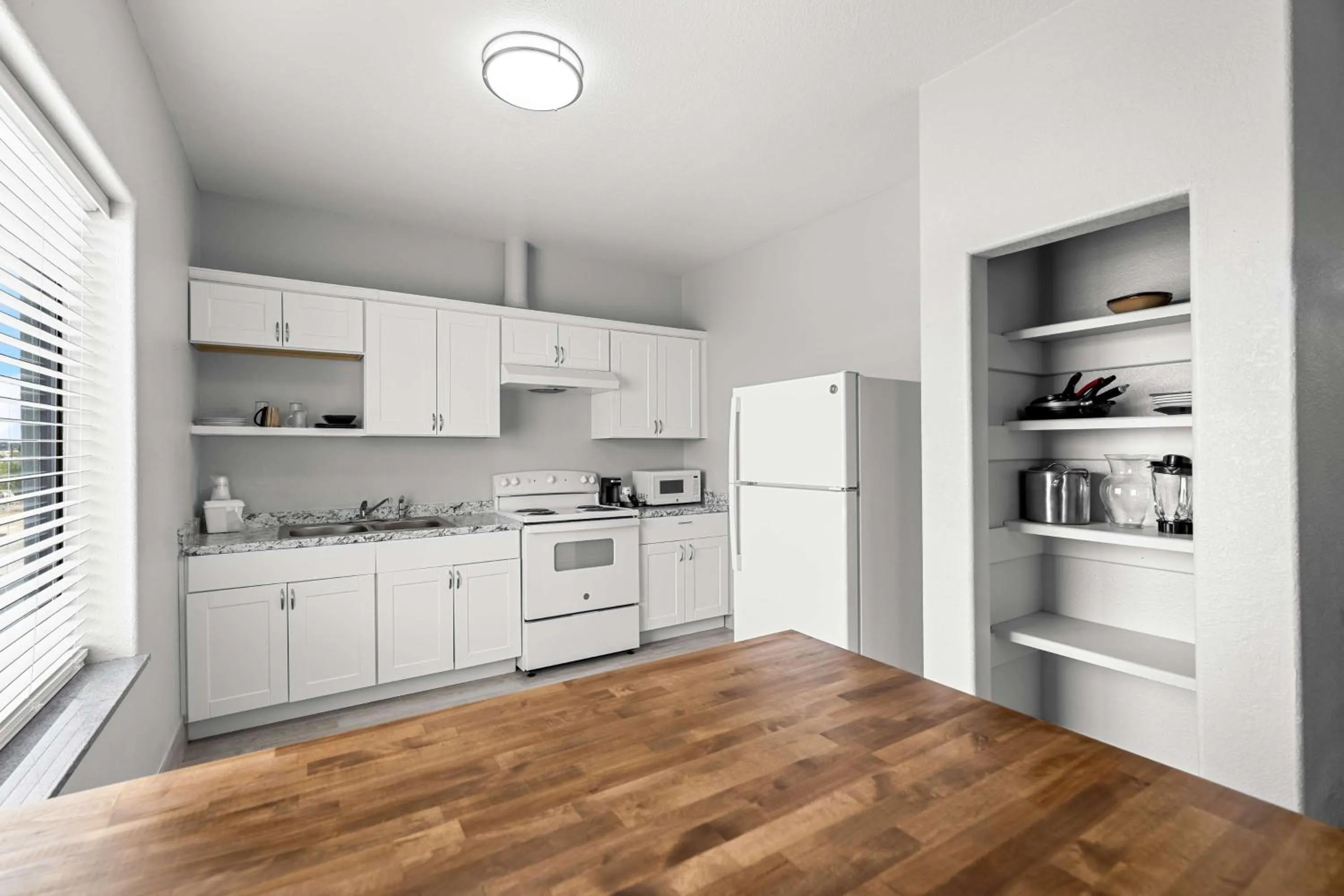 Kitchen or kitchenette in Best Western Palace Inn & Suites