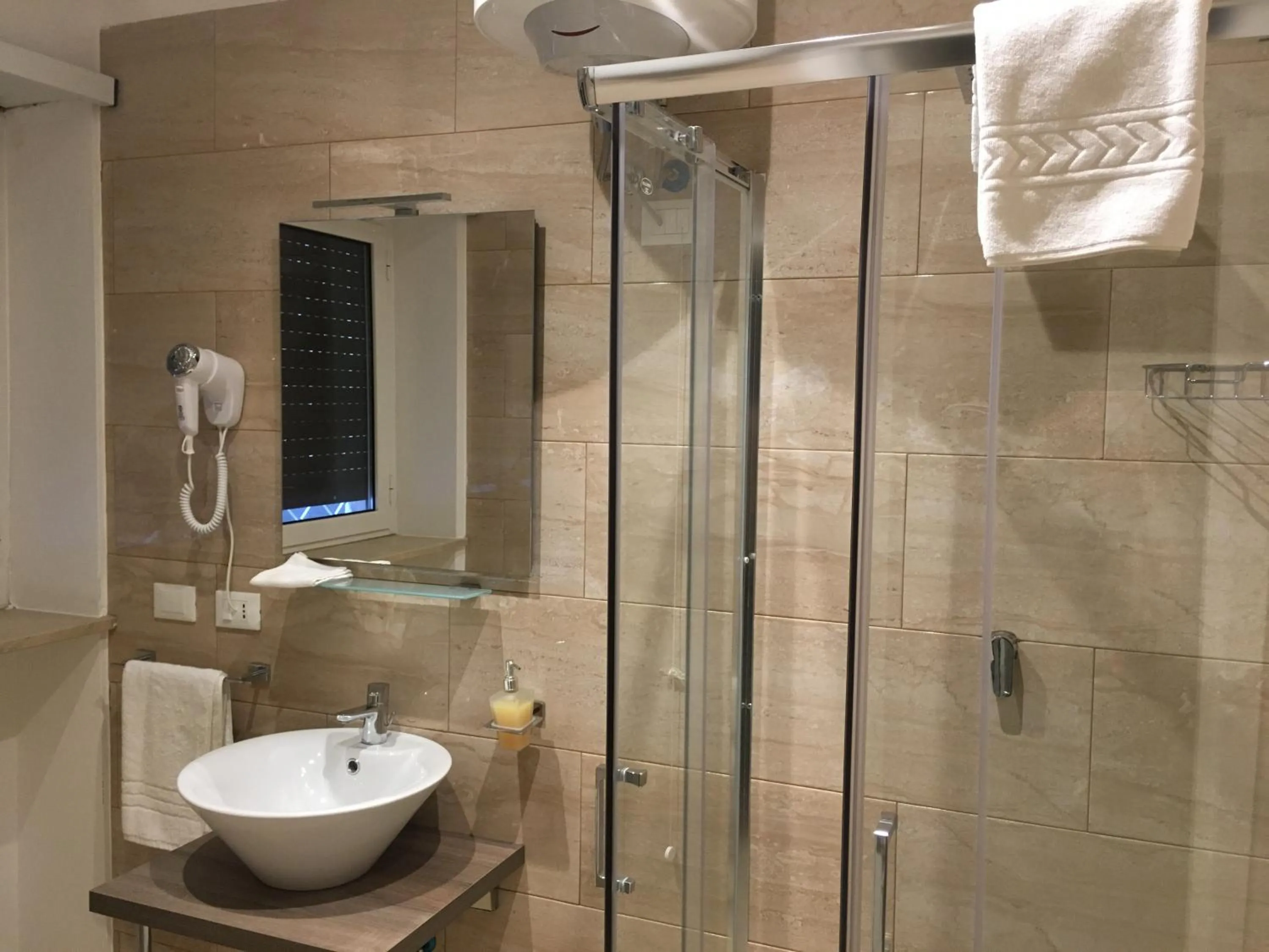 Double Room with Private Bathroom in Il Faro Gianicolense