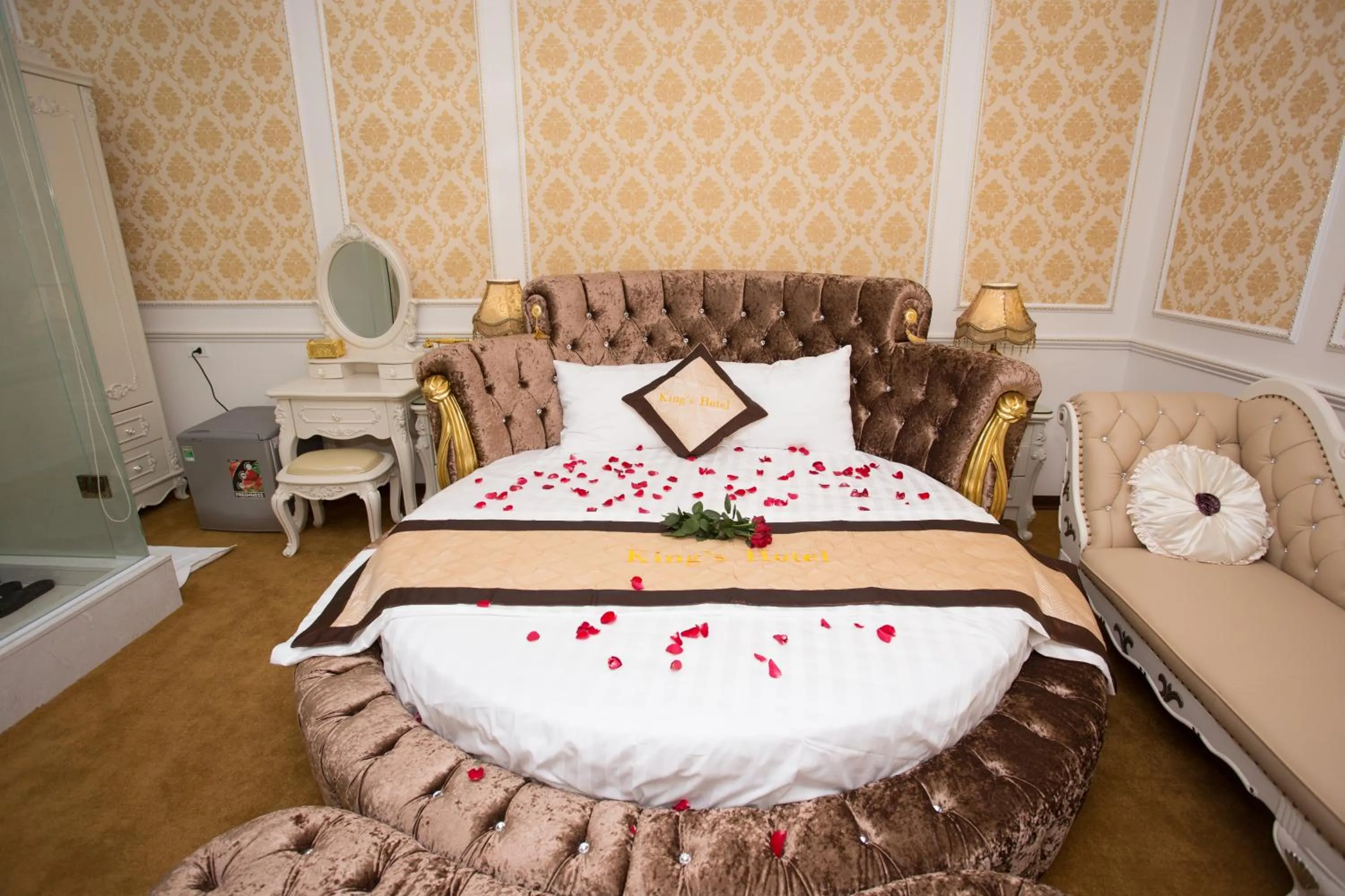 Bed in King's Hotel Yên Hòa