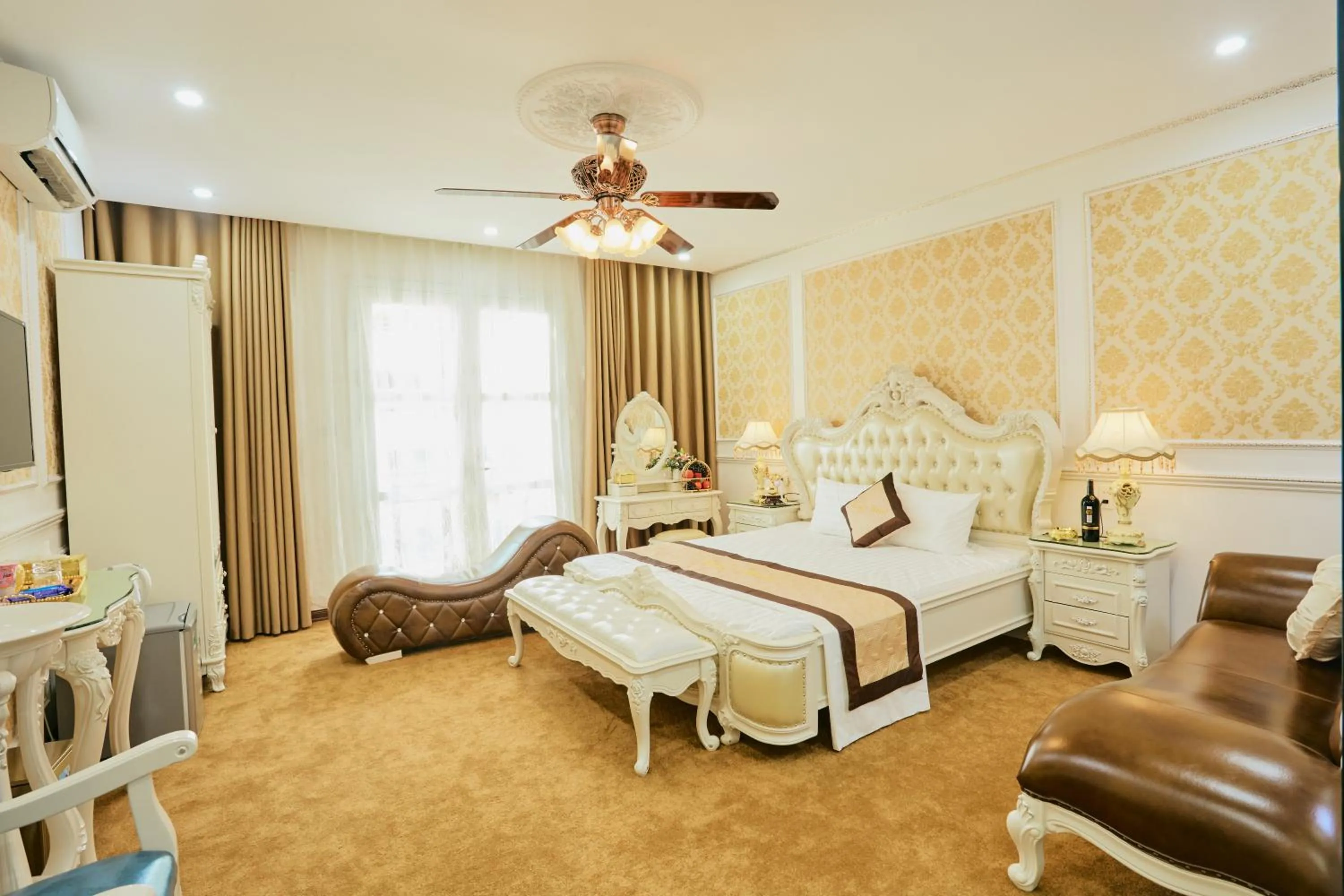 Bed in King's Hotel Yên Hòa