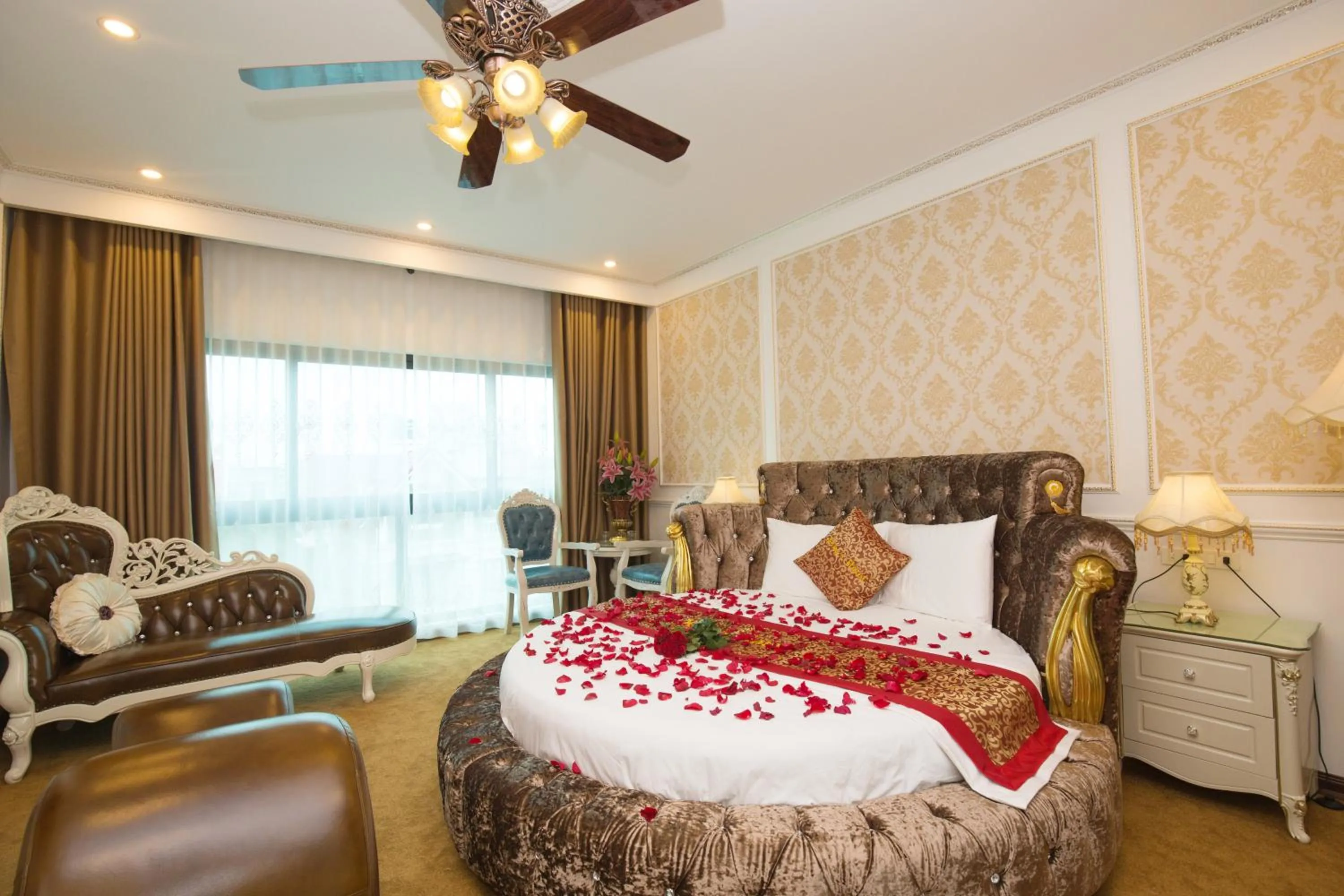 Bed in King's Hotel Yên Hòa