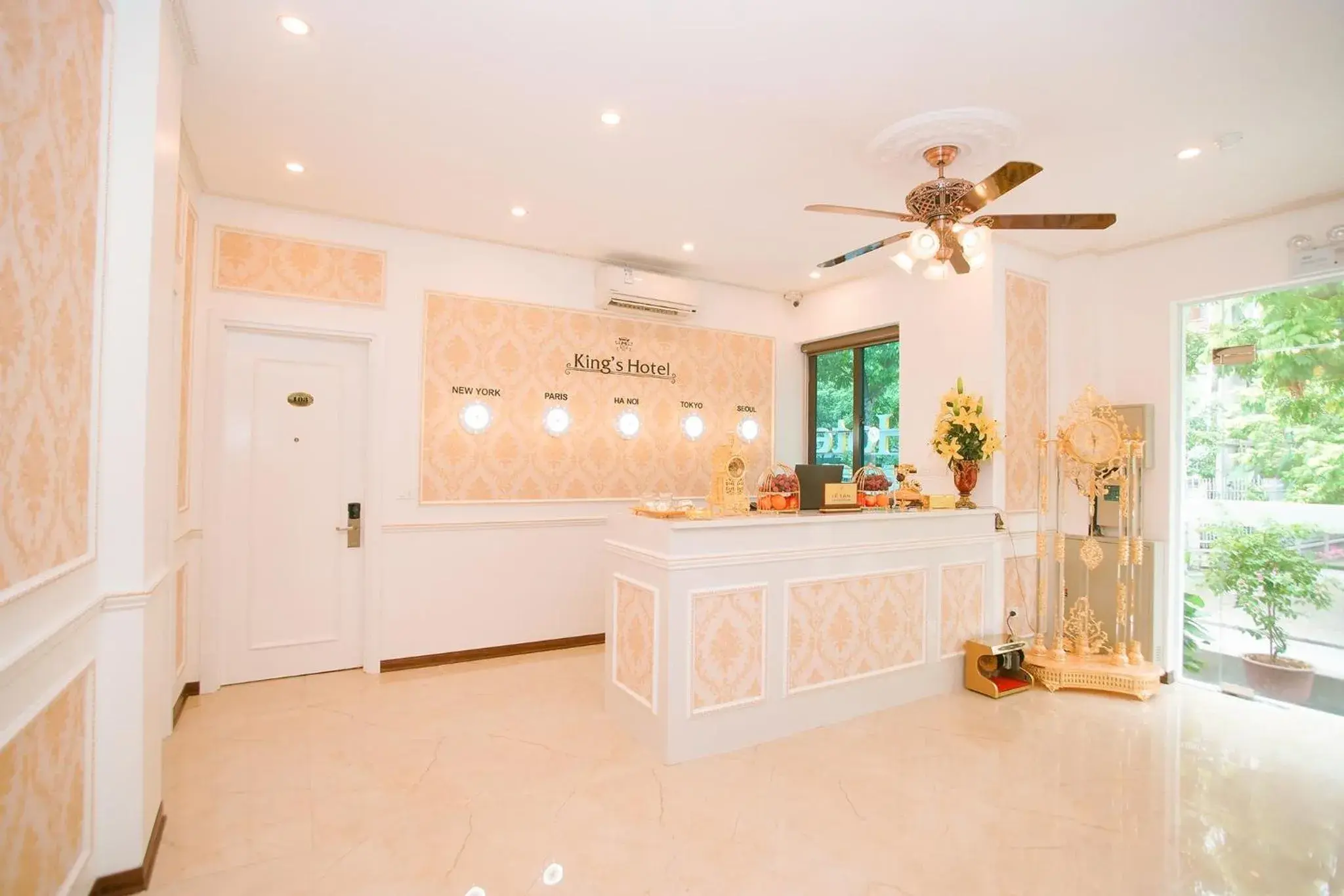 Lobby or reception in King's Hotel Yên Hòa Lobby or reception in King's Hotel Yên Hòa