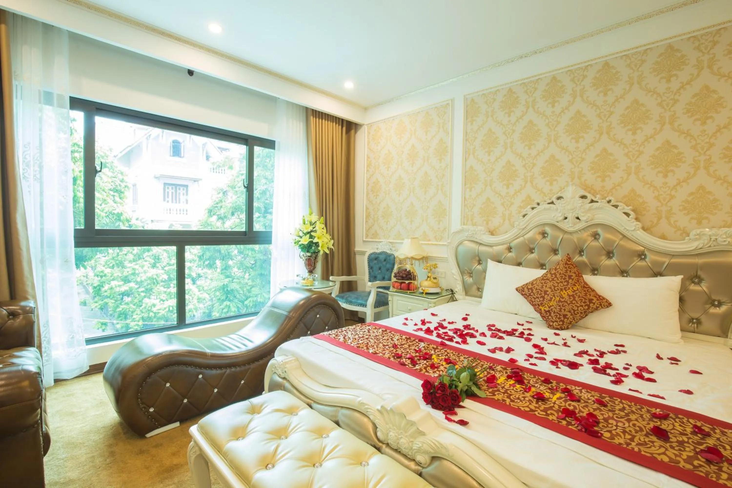 Bed in King's Hotel Yên Hòa