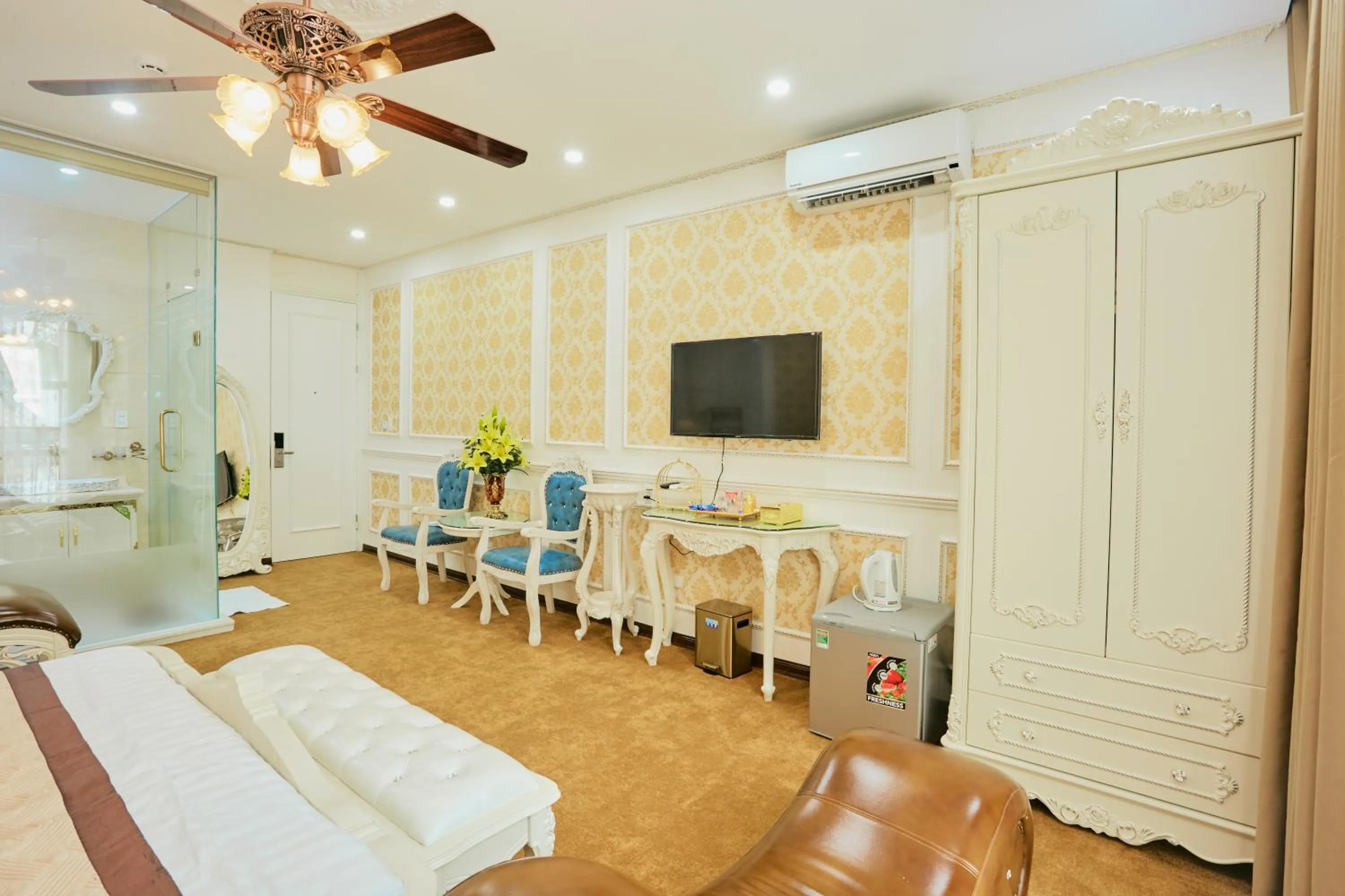 Bed in King's Hotel Yên Hòa