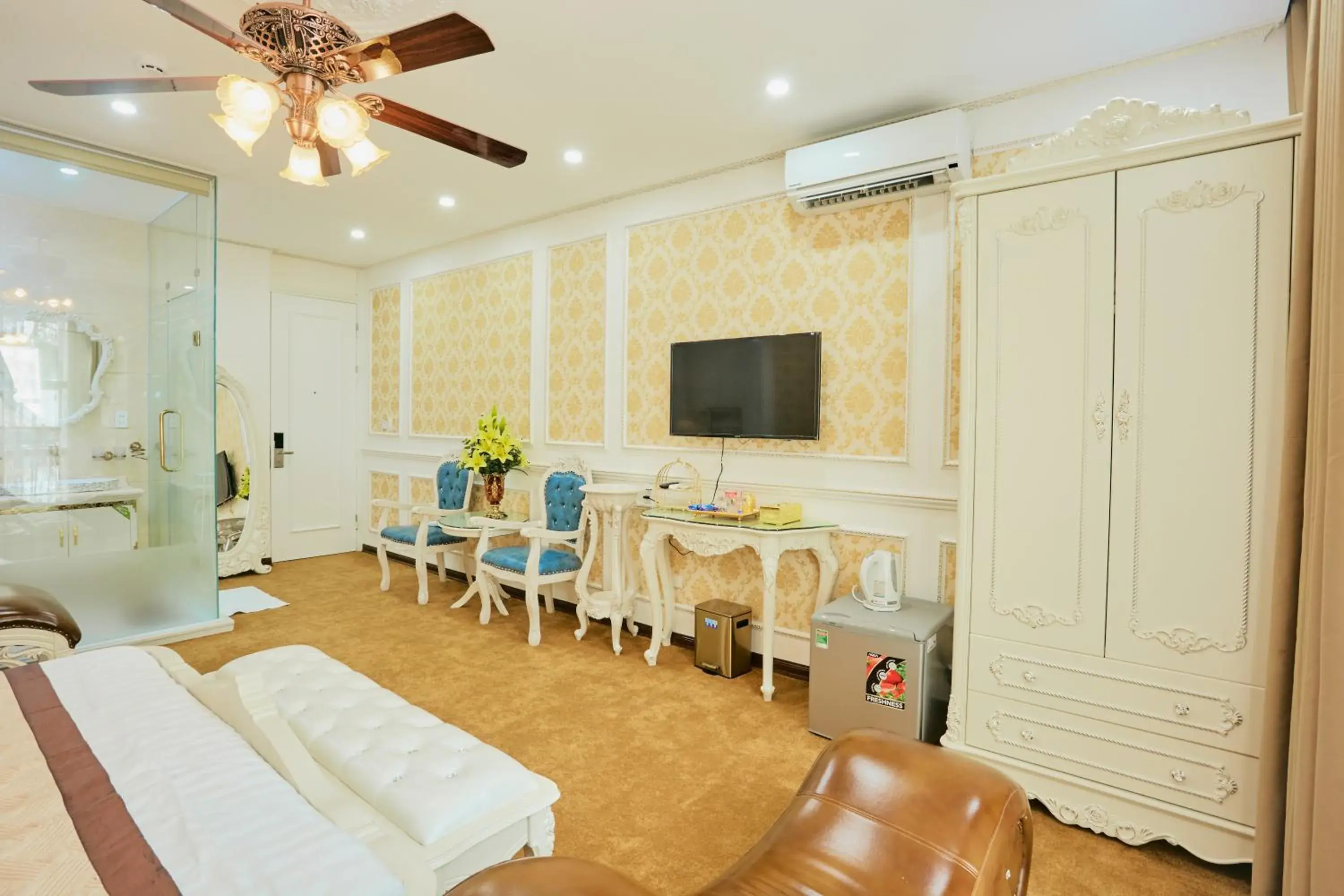 Deluxe King Room - single occupancy in King's Hotel Yên Hòa Deluxe King Room - single occupancy in King's Hotel Yên Hòa