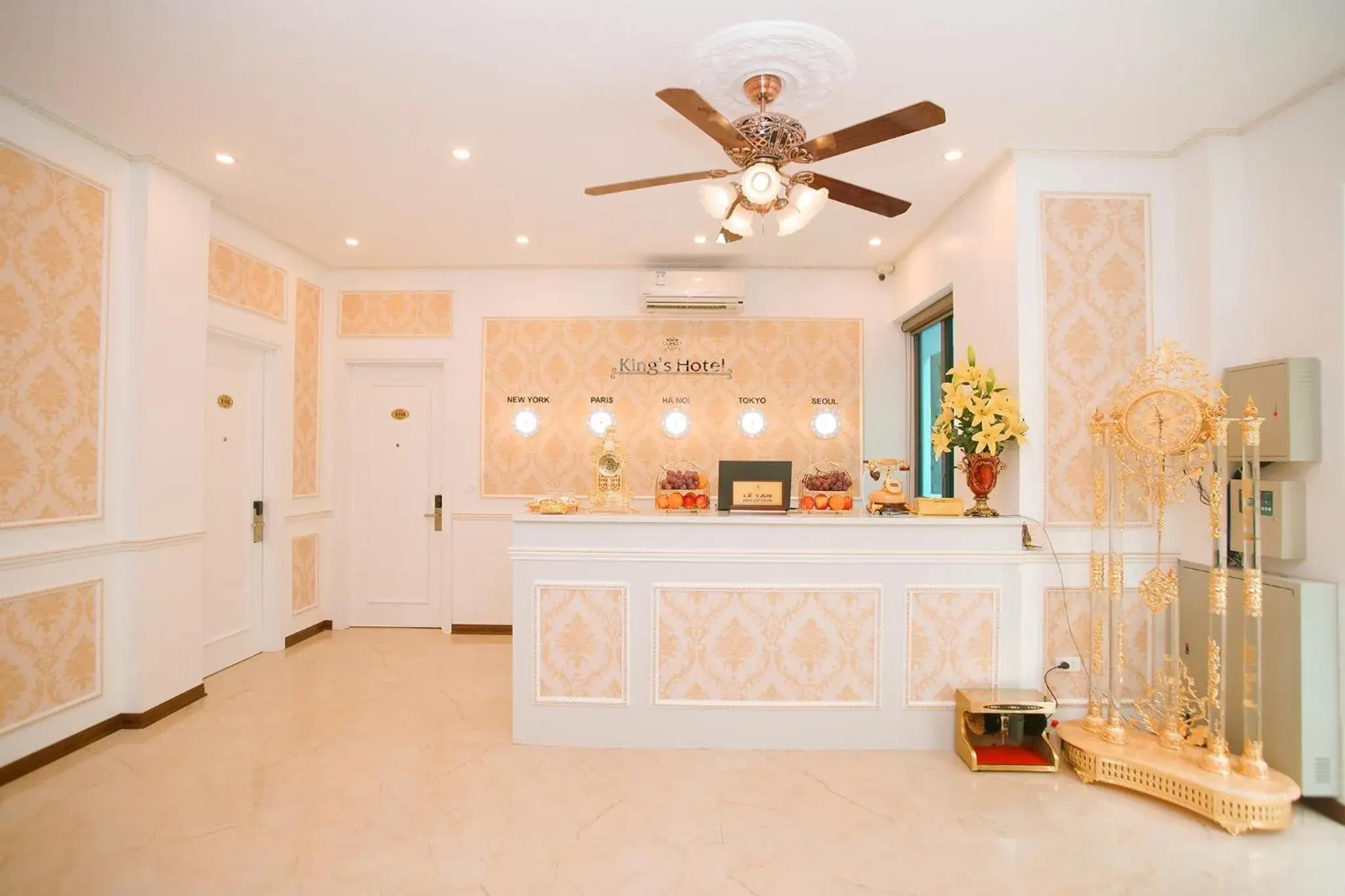 Lobby or reception in King's Hotel Yên Hòa Lobby or reception in King's Hotel Yên Hòa