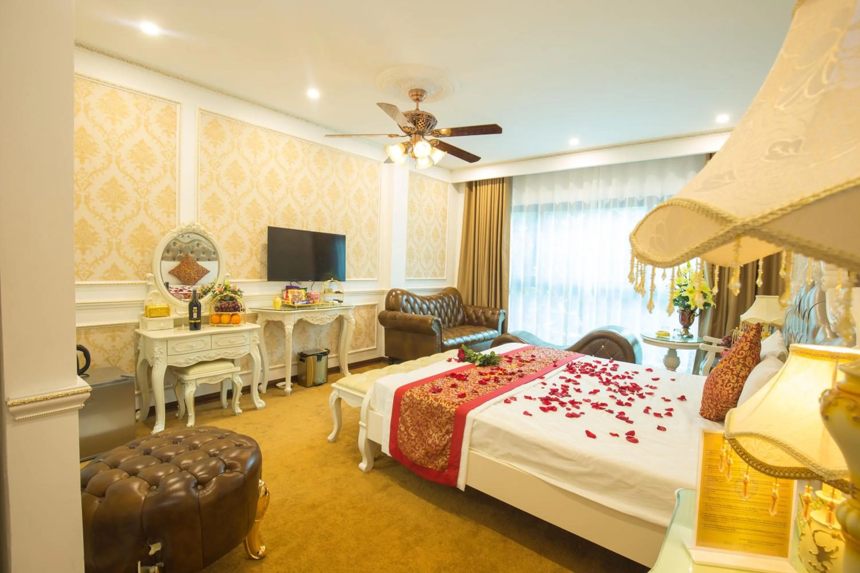 Bed in King's Hotel Yên Hòa