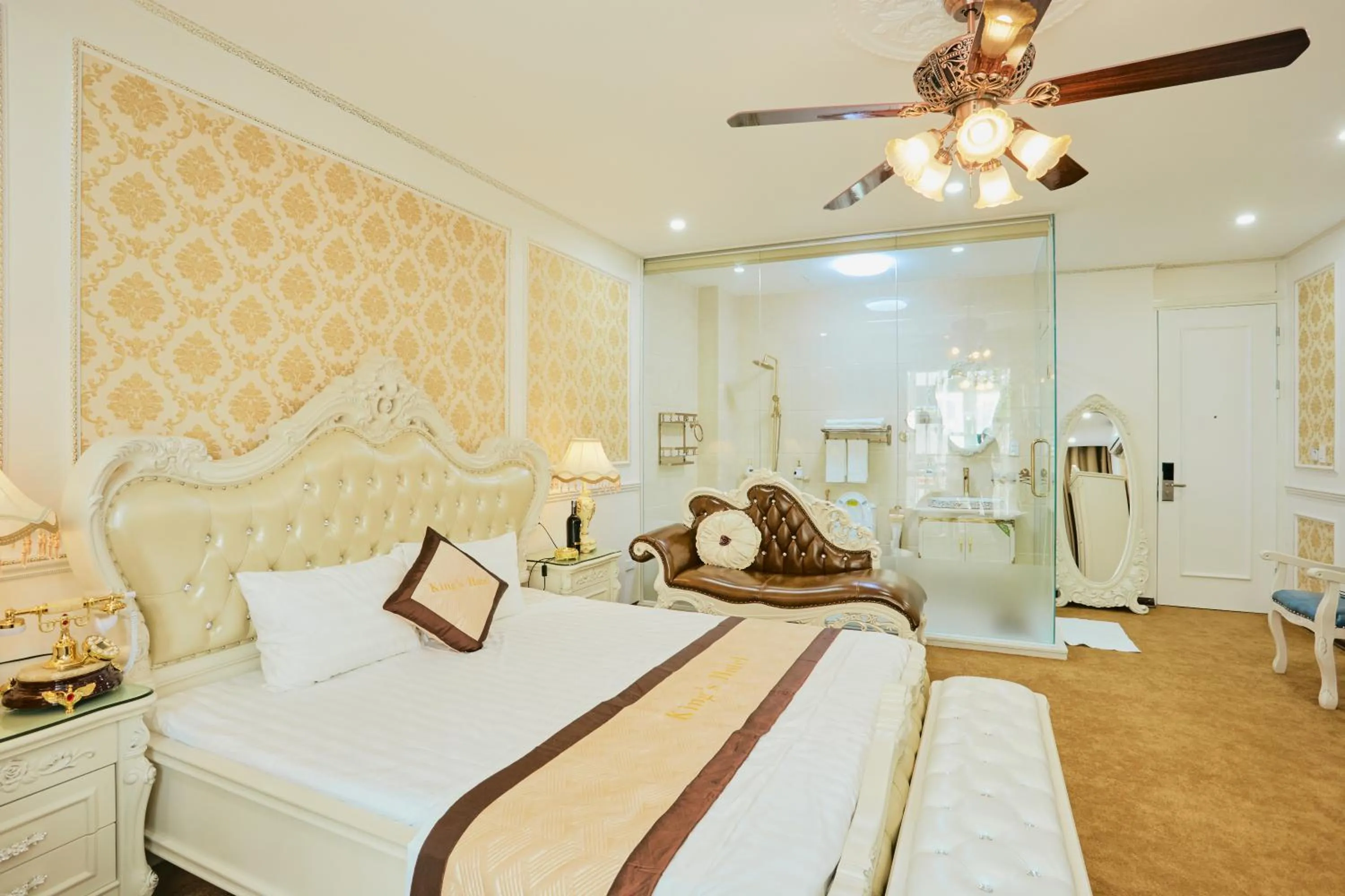 Bed in King's Hotel Yên Hòa