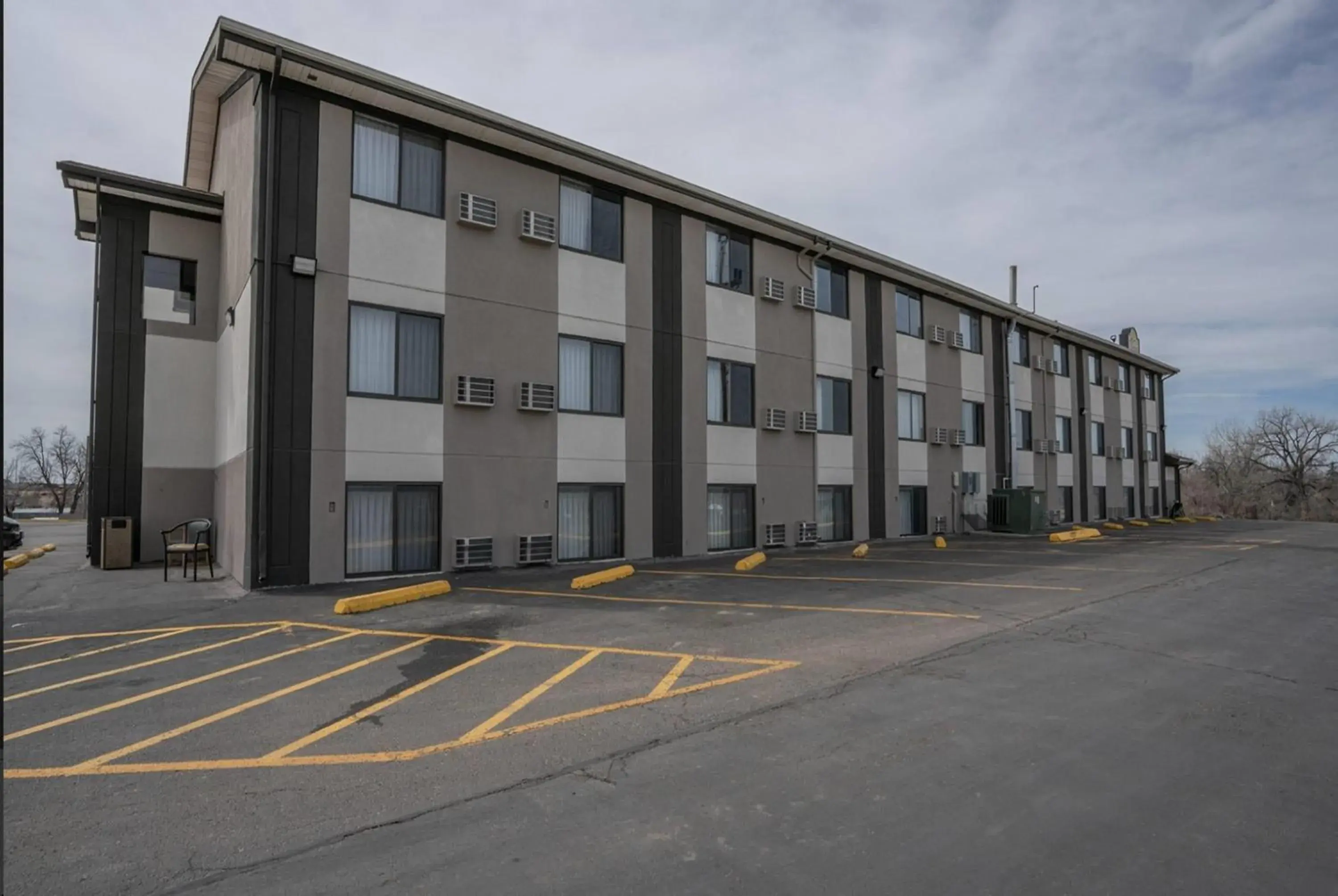 Property building in Super 8 by Wyndham Miles City Property building in Super 8 by Wyndham Miles City