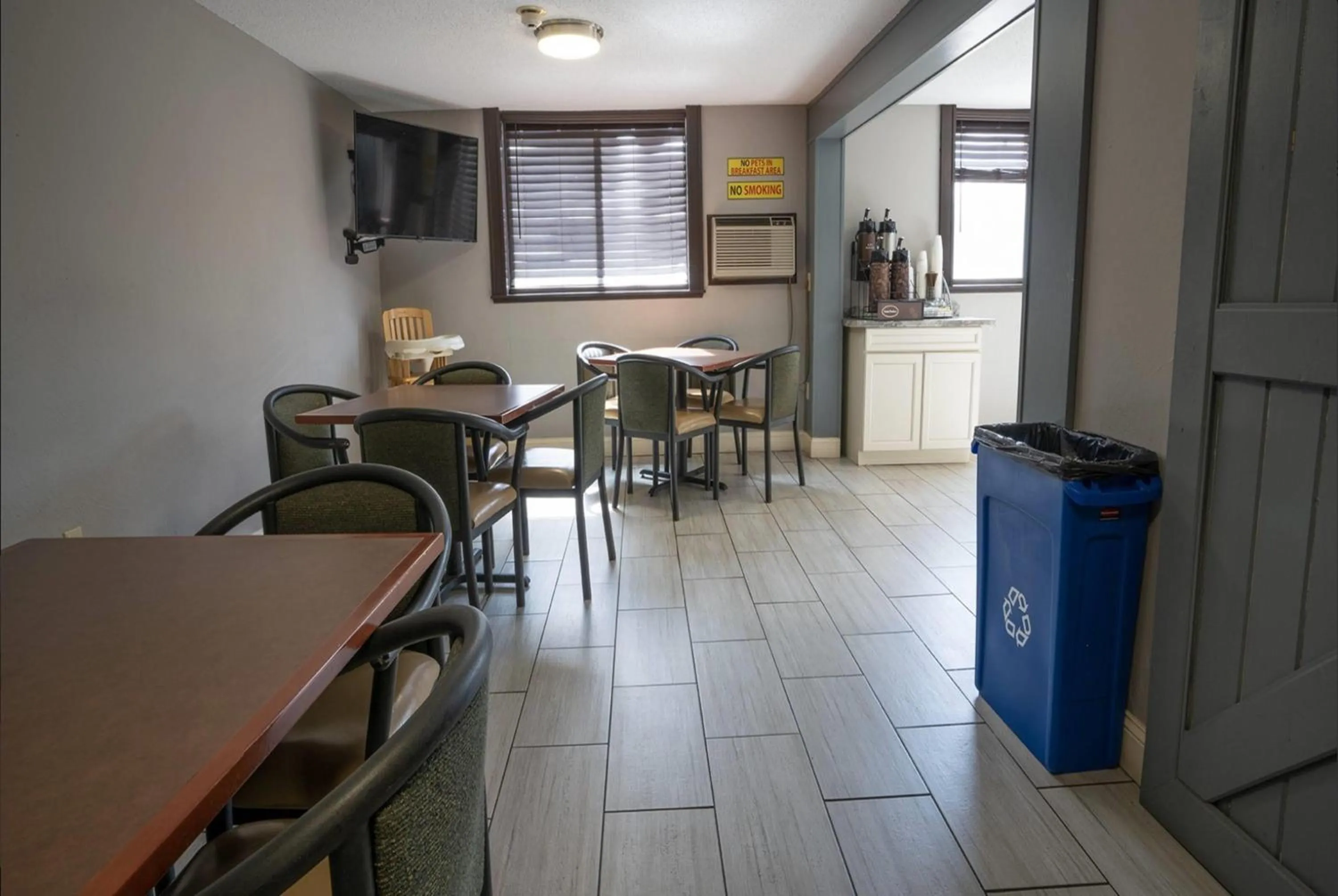 Property building in Super 8 by Wyndham Miles City