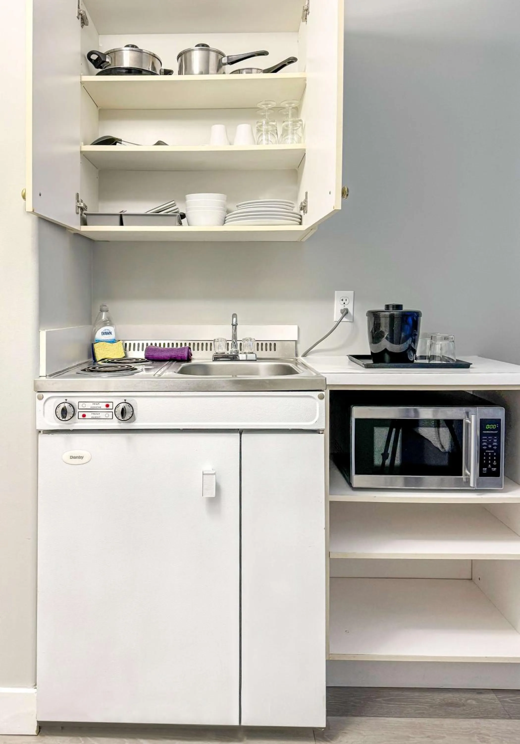 Kitchen or kitchenette in Coast Parksville Hotel