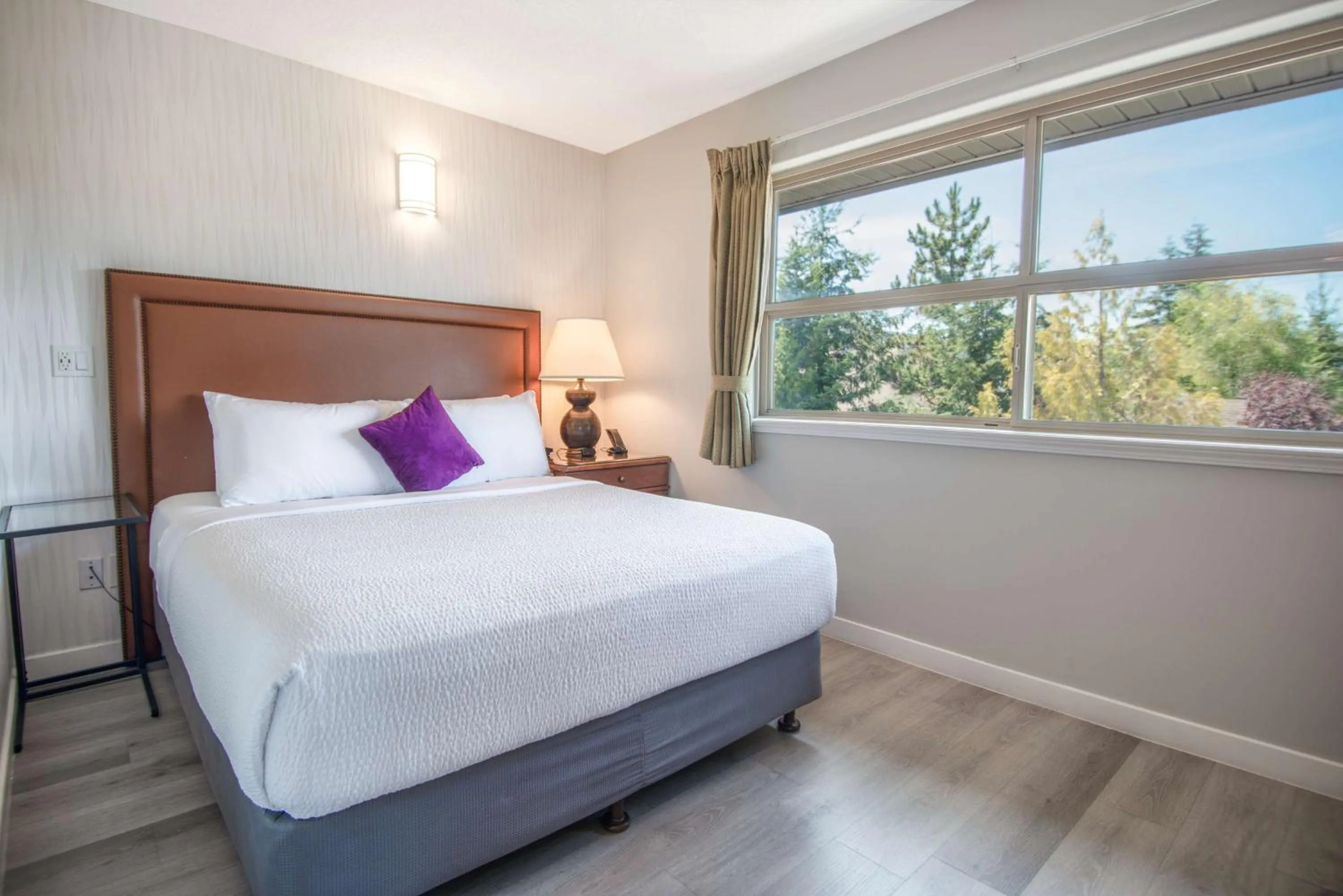 Photo of the whole room, Bed in Coast Parksville Hotel