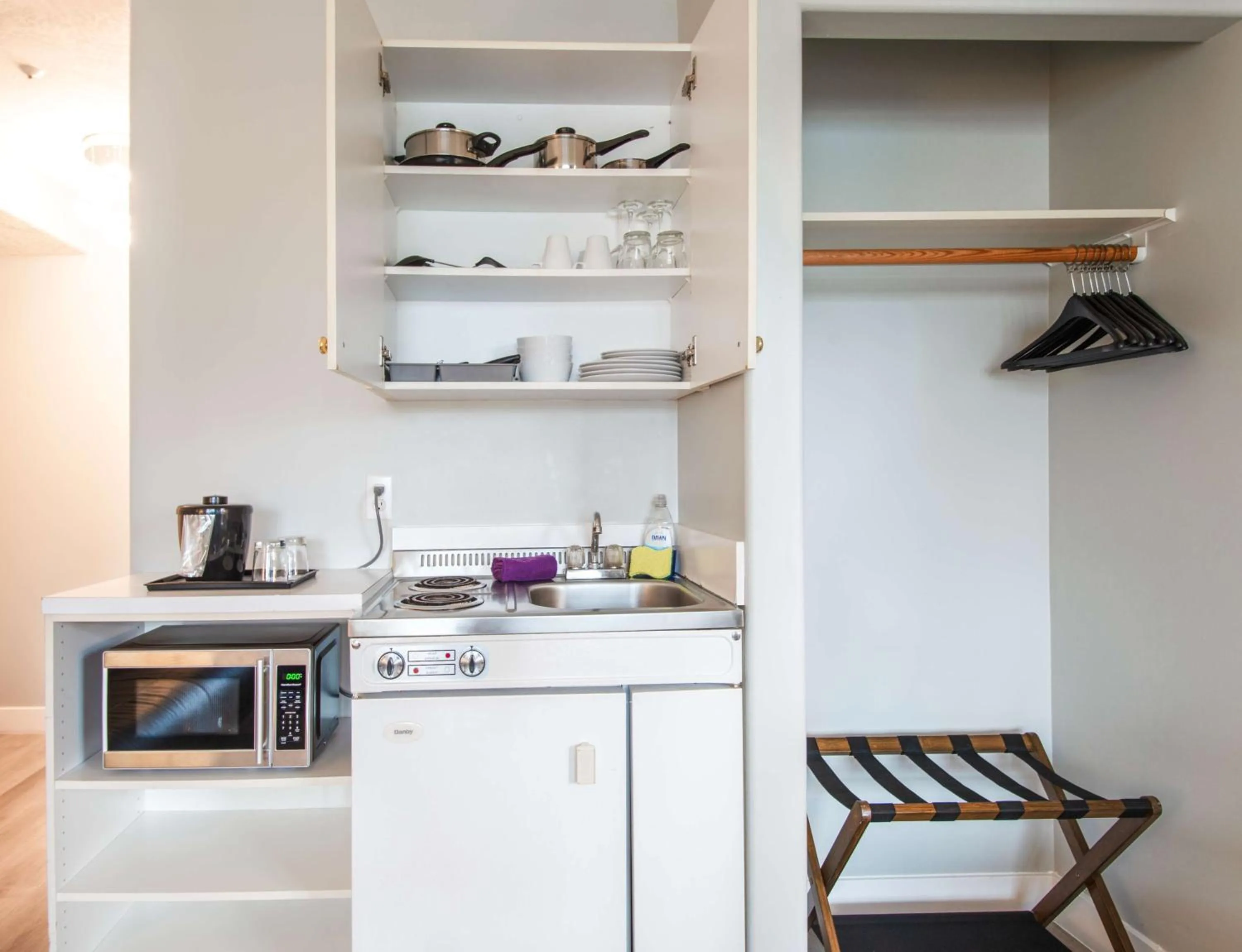 Kitchen or kitchenette in Coast Parksville Hotel