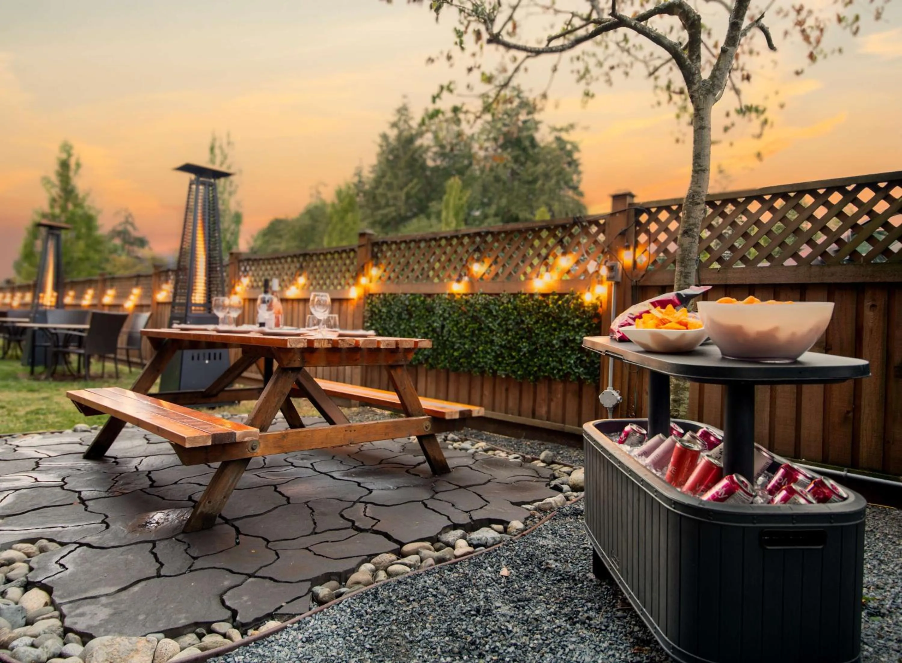 Food and drinks in Coast Parksville Hotel