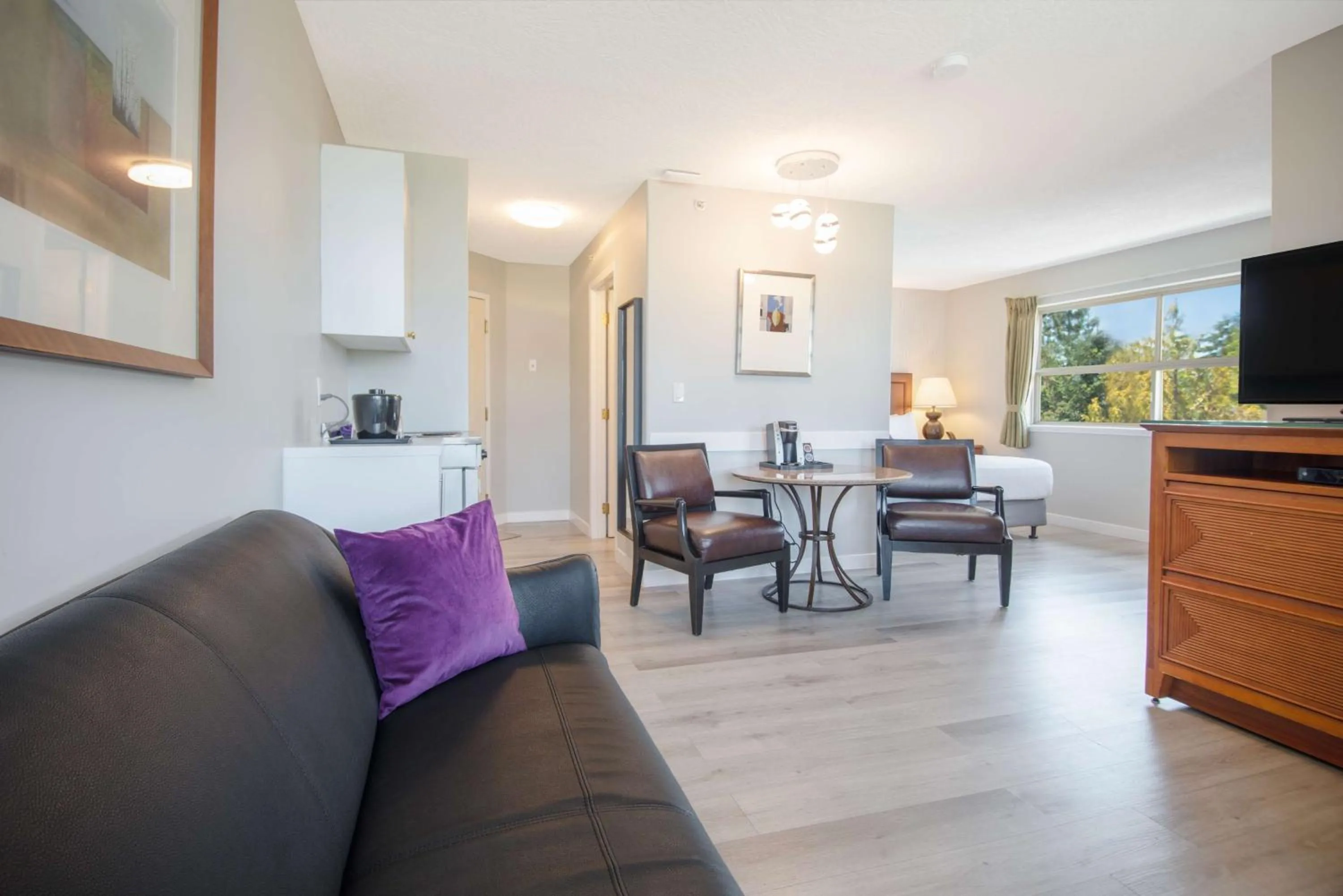 Photo of the whole room in Coast Parksville Hotel