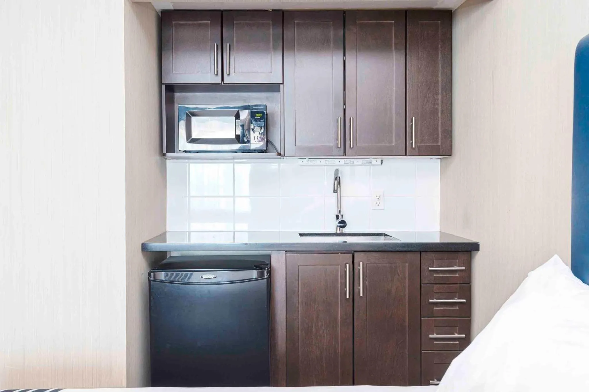 Photo of the whole room in Sandman Inn Blue River