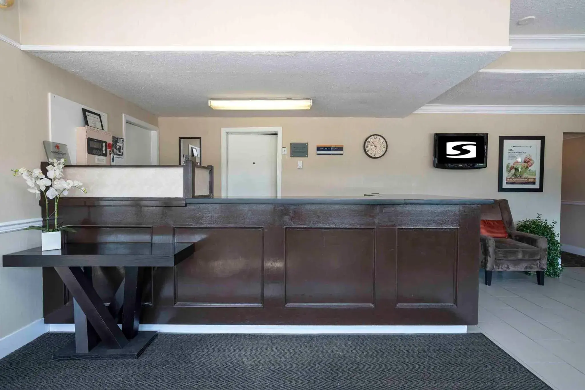 Lobby or reception in Sandman Inn Blue River Lobby or reception in Sandman Inn Blue River