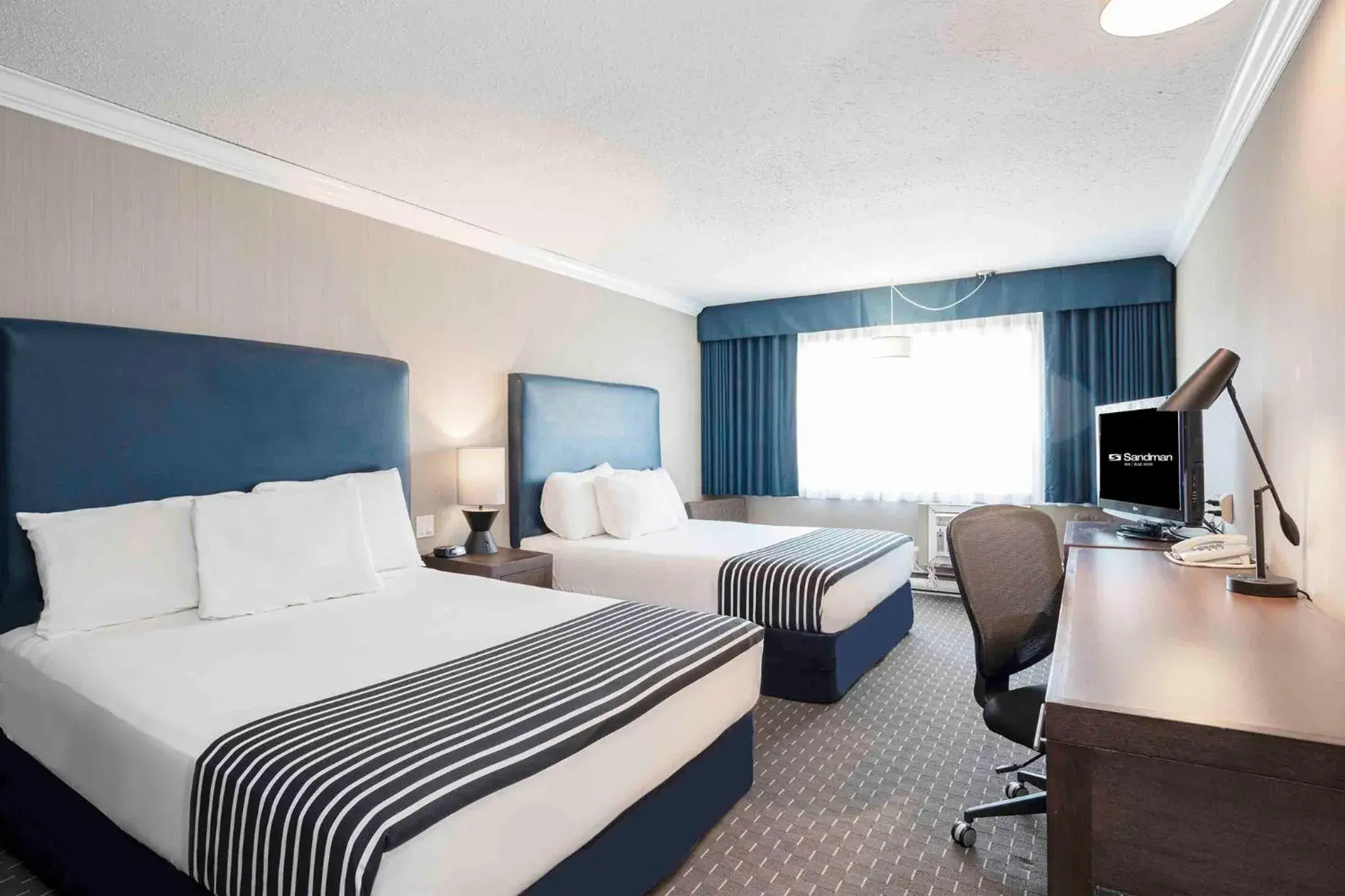 Photo of the whole room, Bed in Sandman Inn Blue River Photo of the whole room, Bed in Sandman Inn Blue River