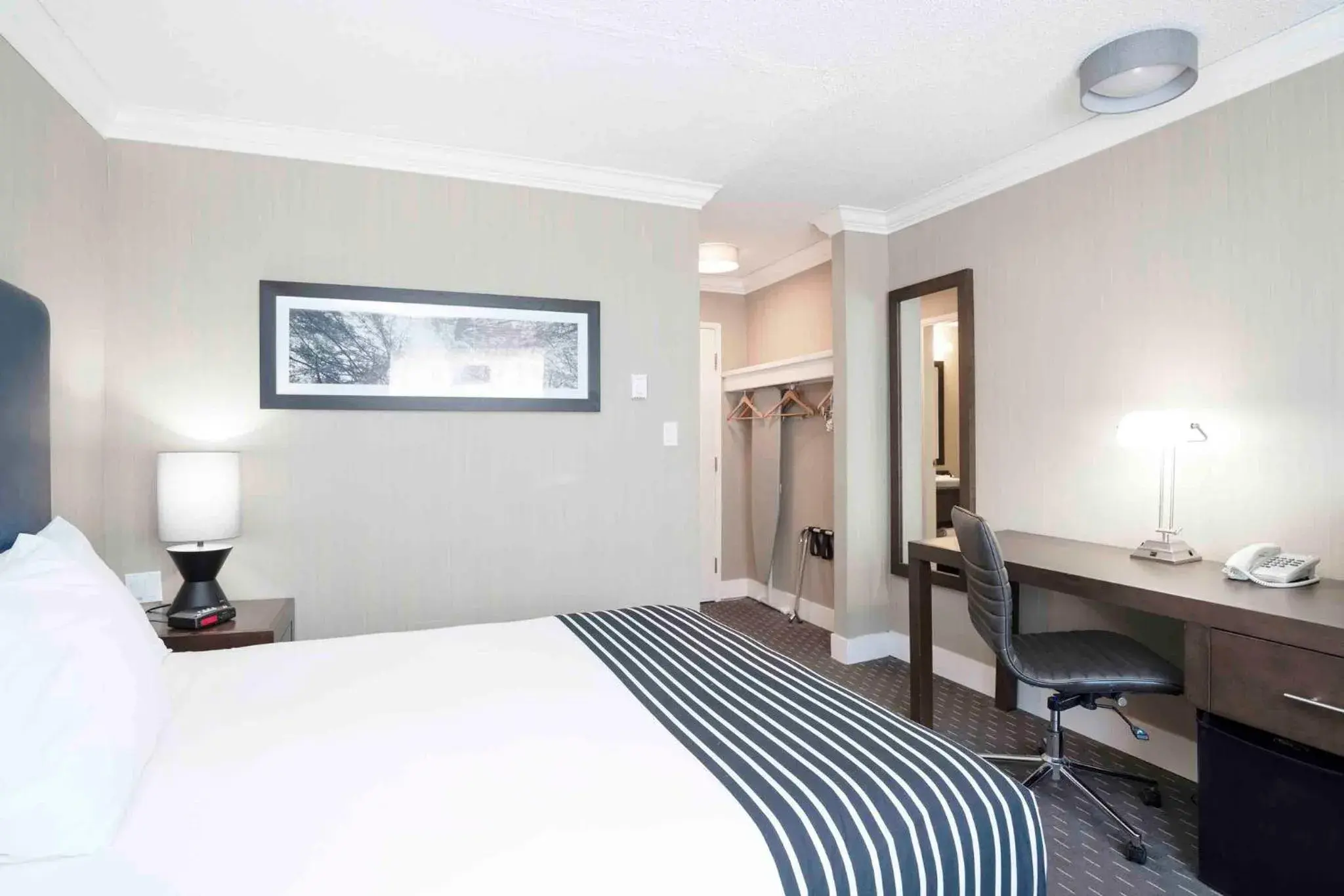 Bedroom, Bed in Sandman Inn Blue River Bedroom, Bed in Sandman Inn Blue River