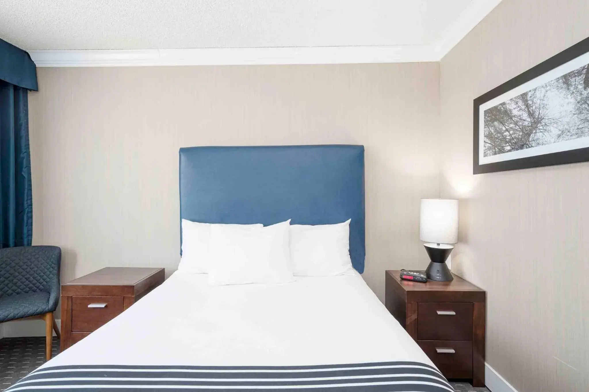 Bedroom, Bed in Sandman Inn Blue River Bedroom, Bed in Sandman Inn Blue River