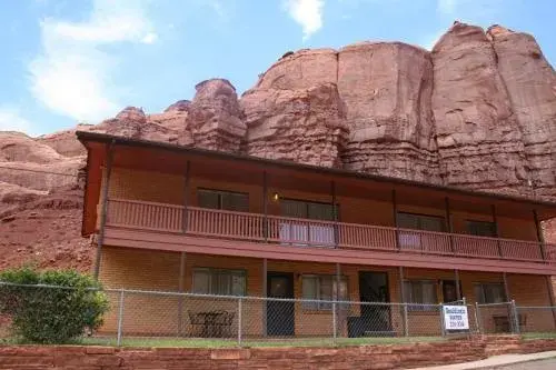 Property building in Goulding's Lodge Property building in Goulding's Lodge