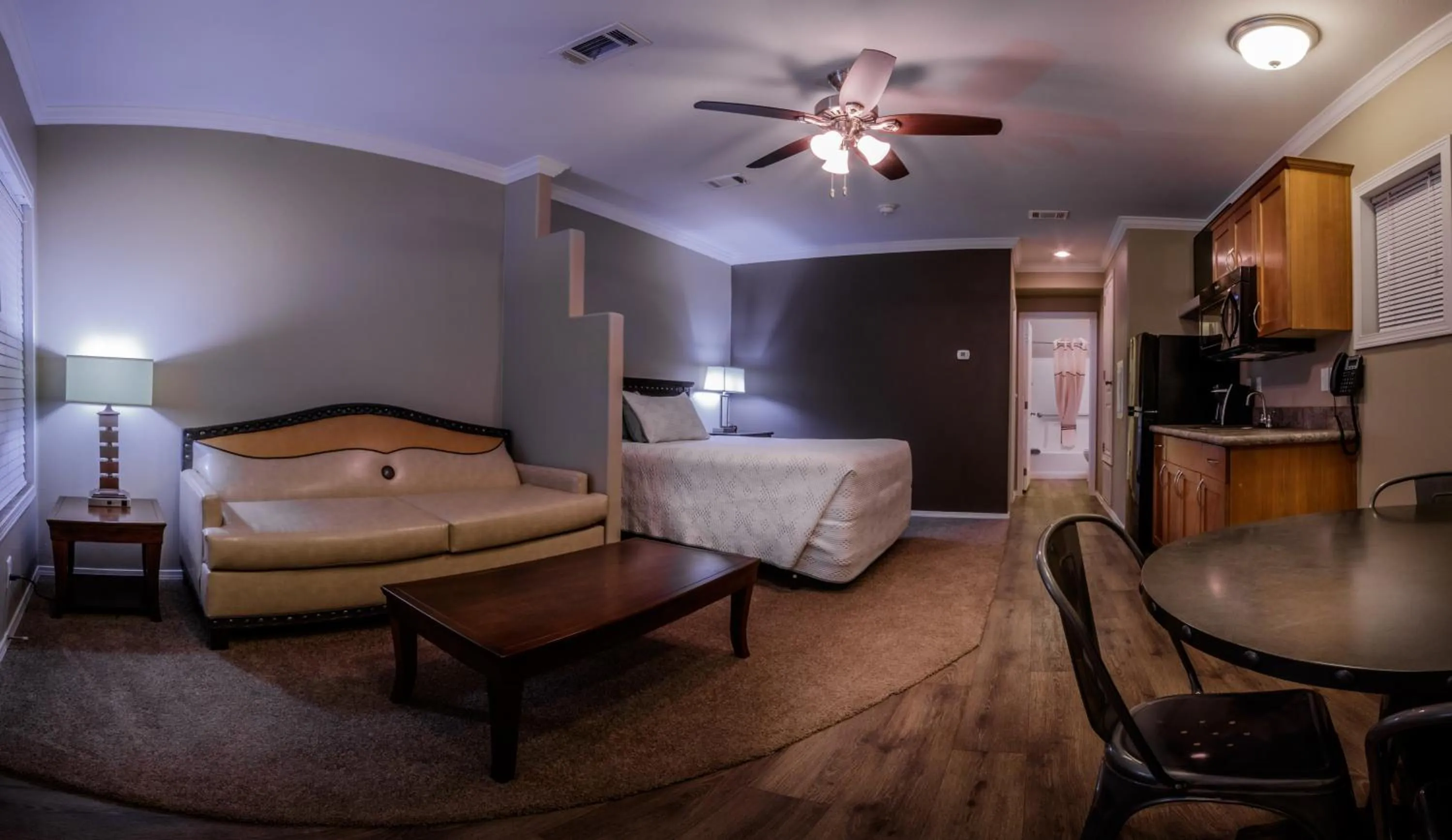 Photo of the whole room, Bed in Goulding's Lodge