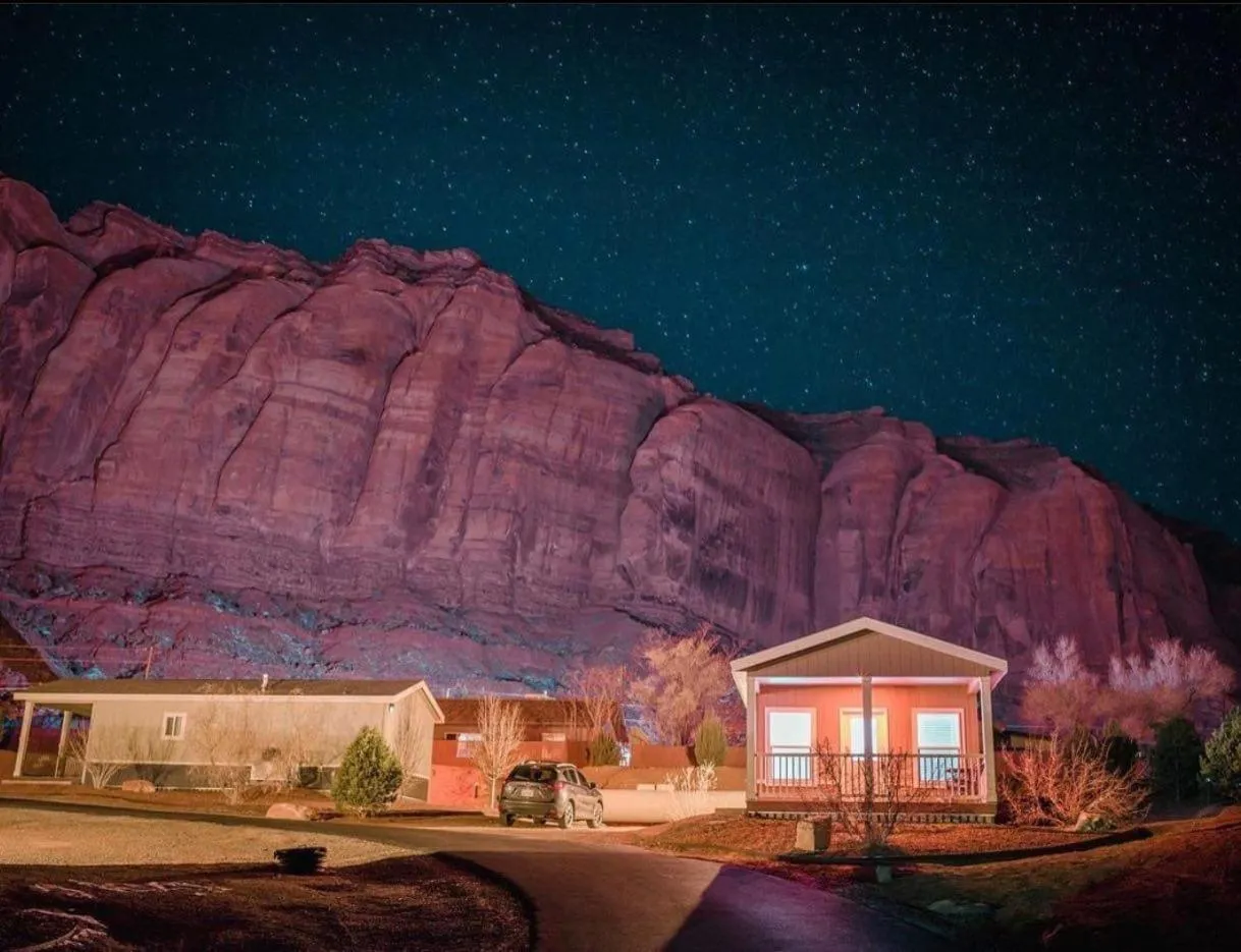 Night in Goulding's Lodge