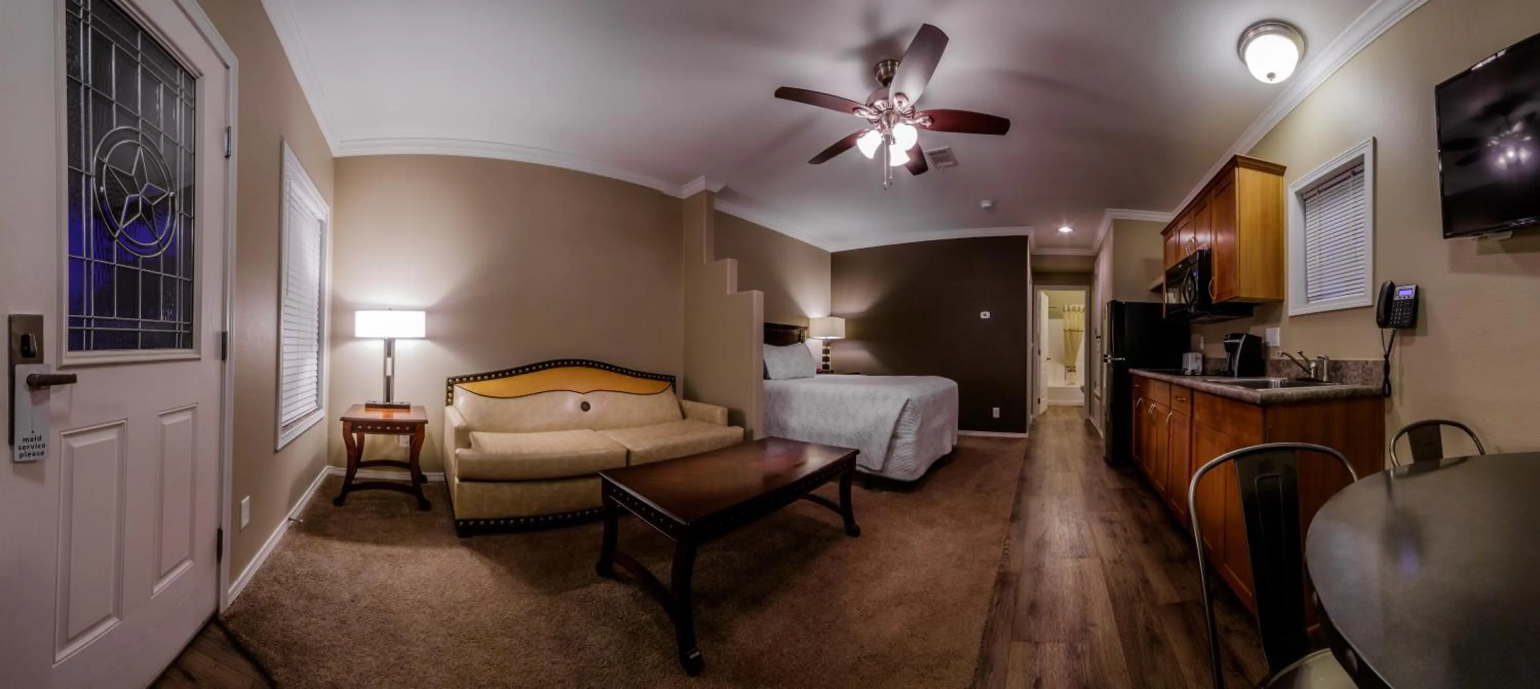 Photo of the whole room in Goulding's Lodge