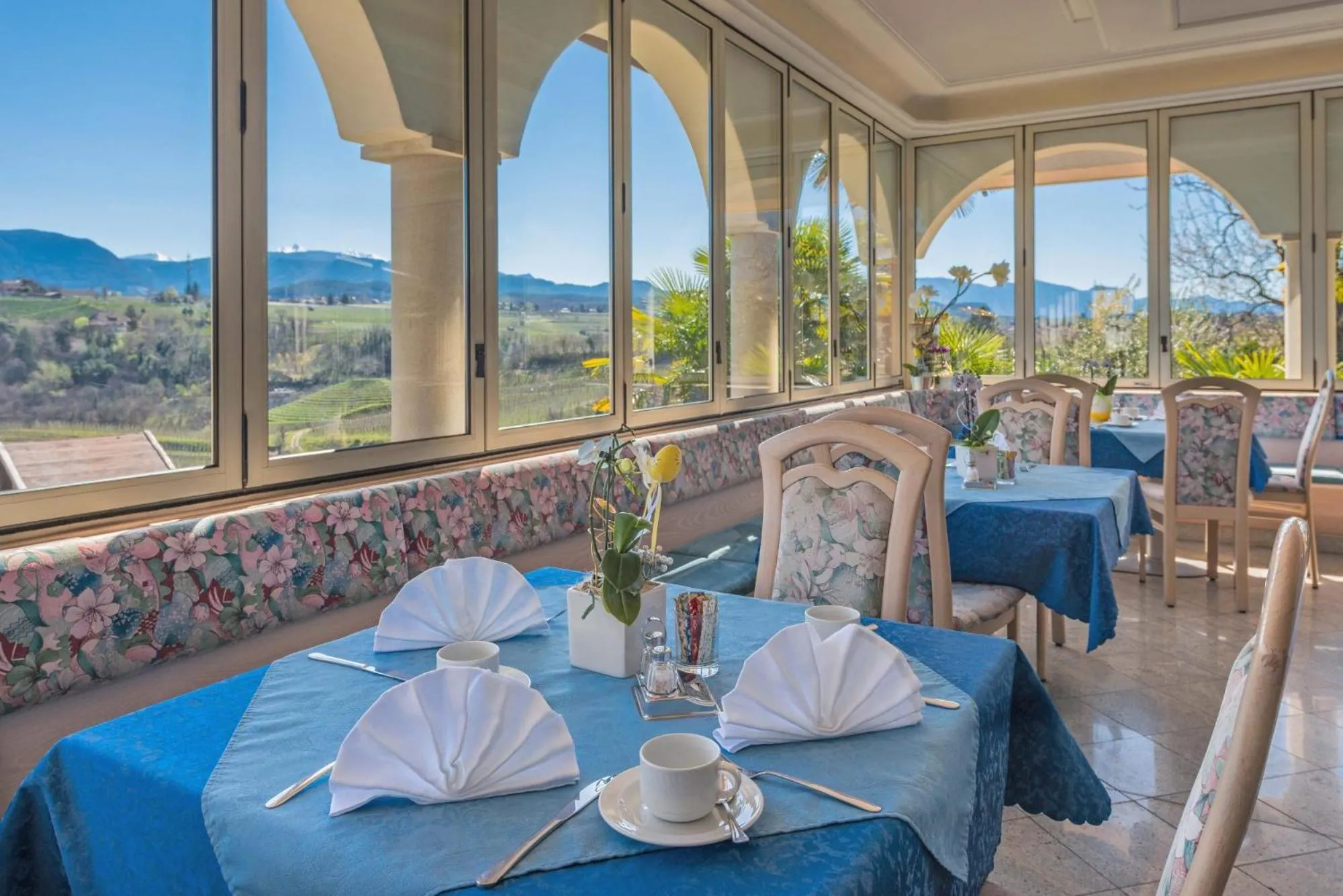 Restaurant/places to eat in Hotel Weinberg