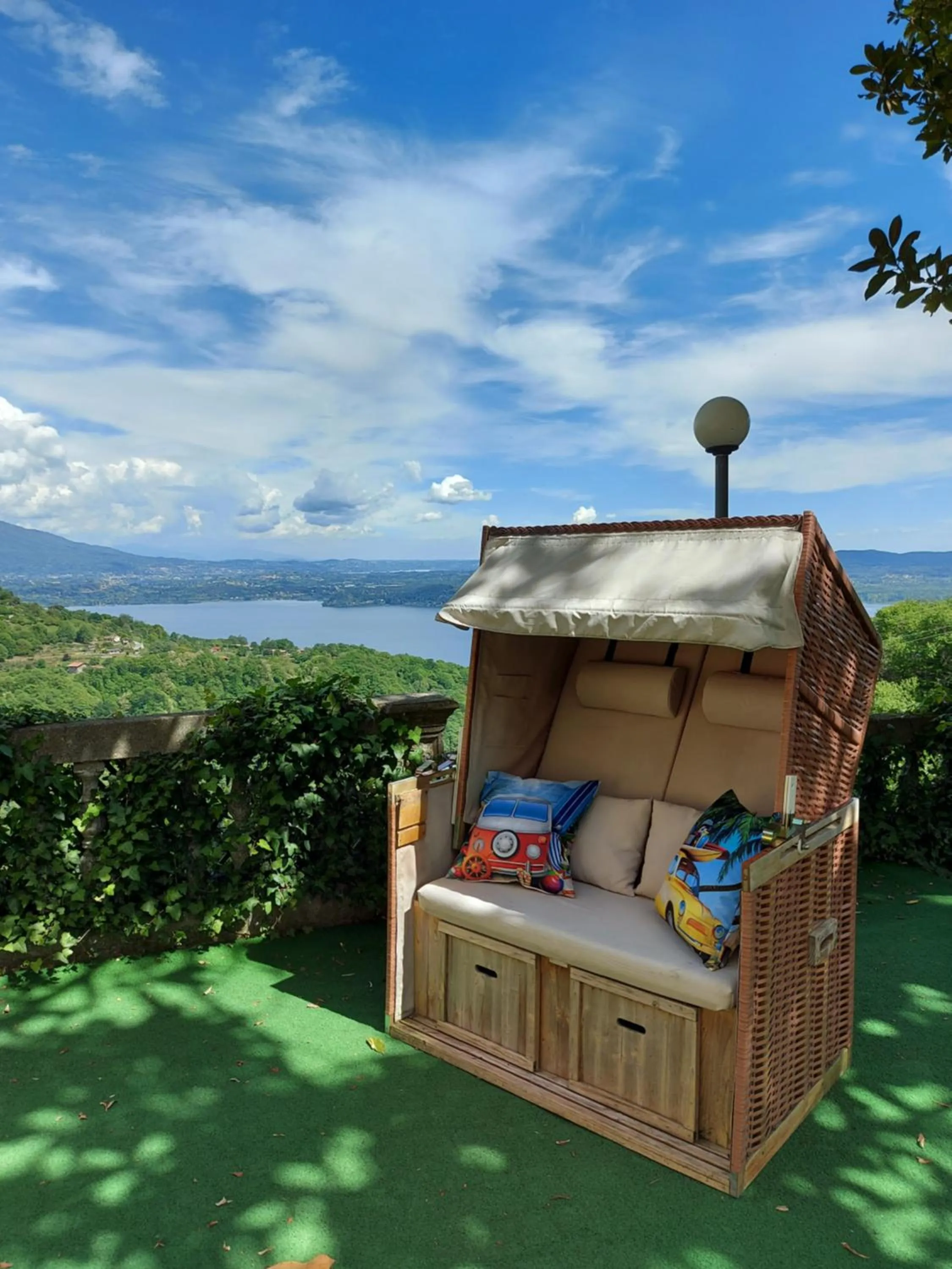 Game Room in Villa Magnolia BB, Lago Maggiore (Massino Visconti, Italy)