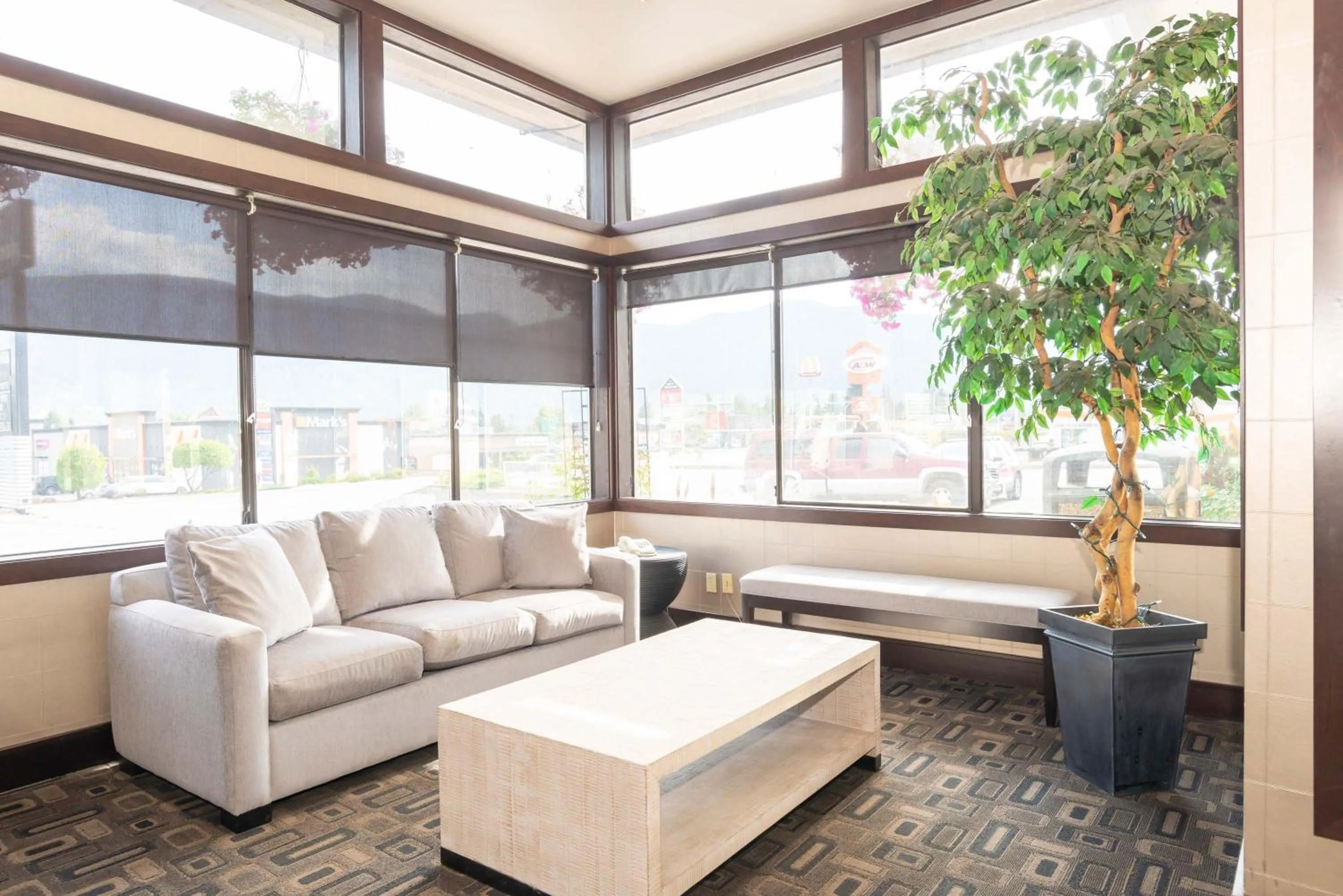 Lobby or reception in Sandman Hotel Castlegar