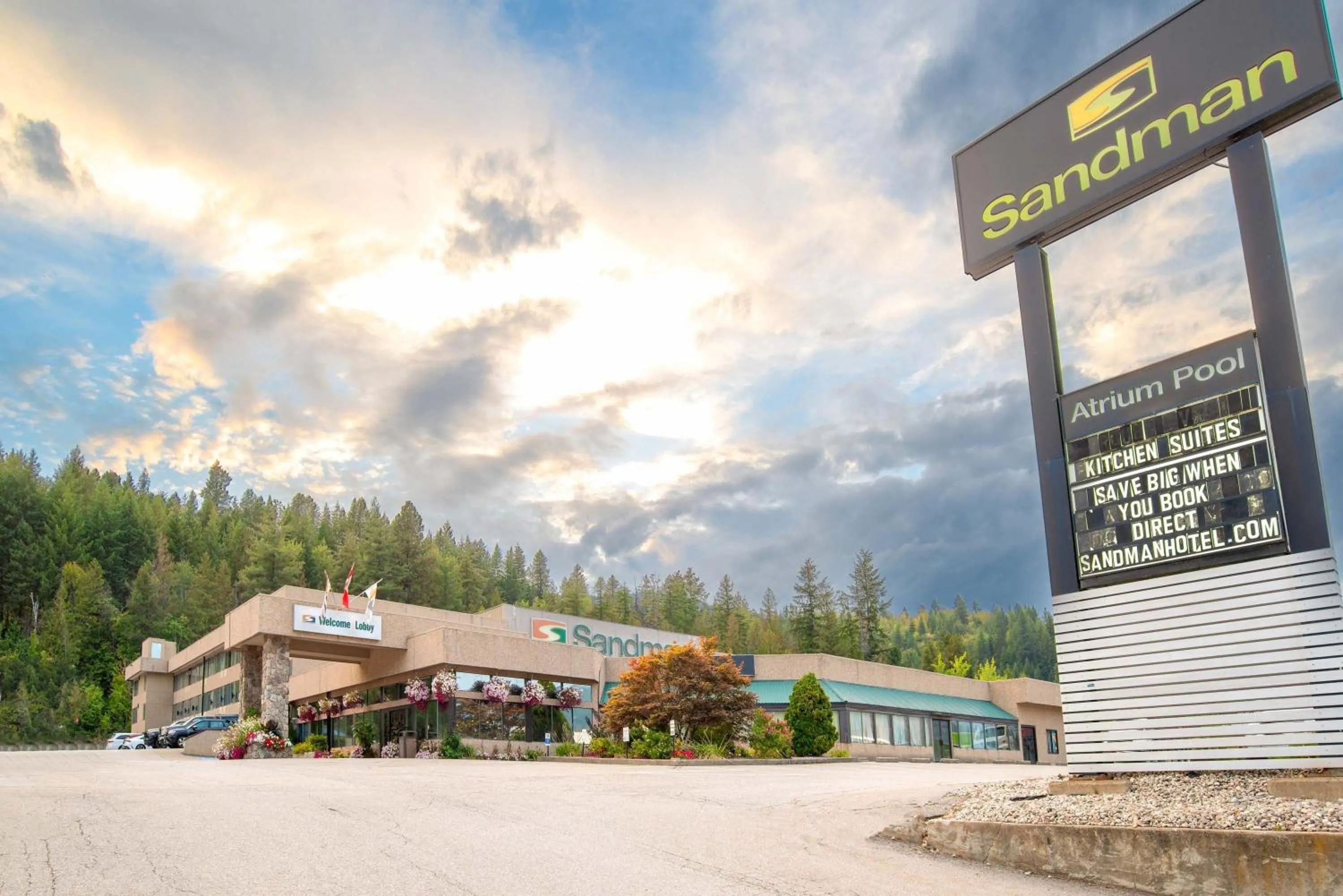 Property building in Sandman Hotel Castlegar