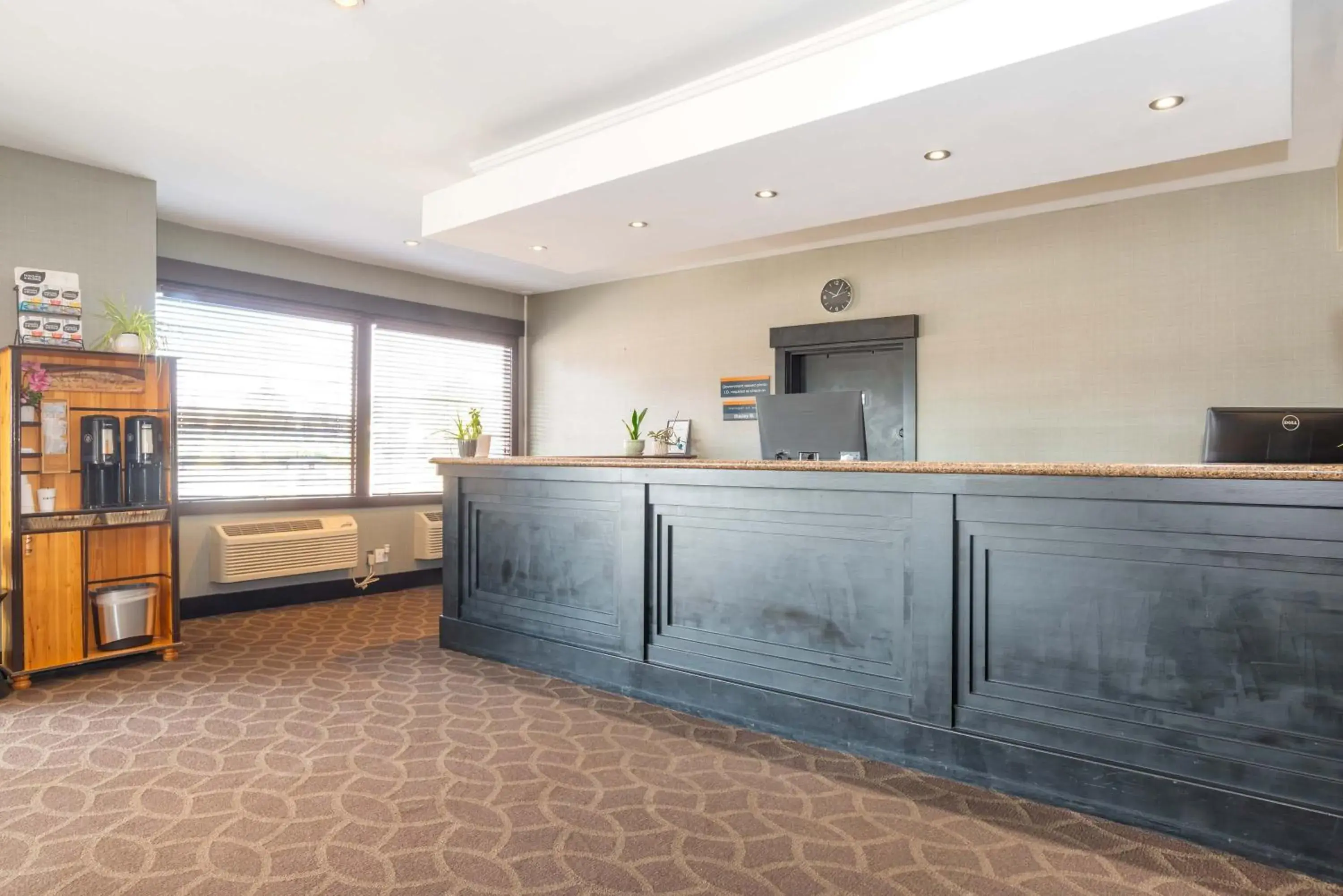 Facade/entrance in Sandman Hotel Cranbrook Facade/entrance in Sandman Hotel Cranbrook