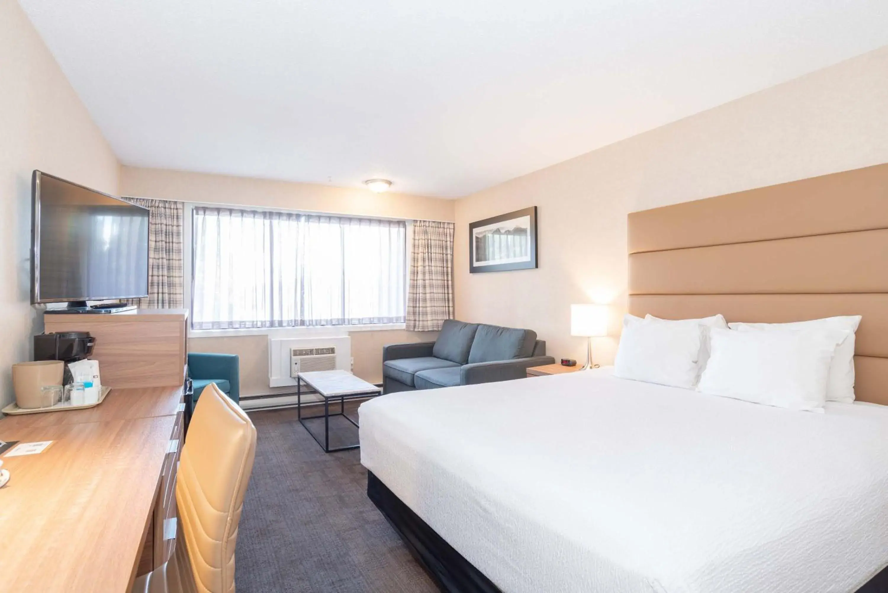 Photo of the whole room, Bed in Sandman Hotel Cranbrook Photo of the whole room, Bed in Sandman Hotel Cranbrook