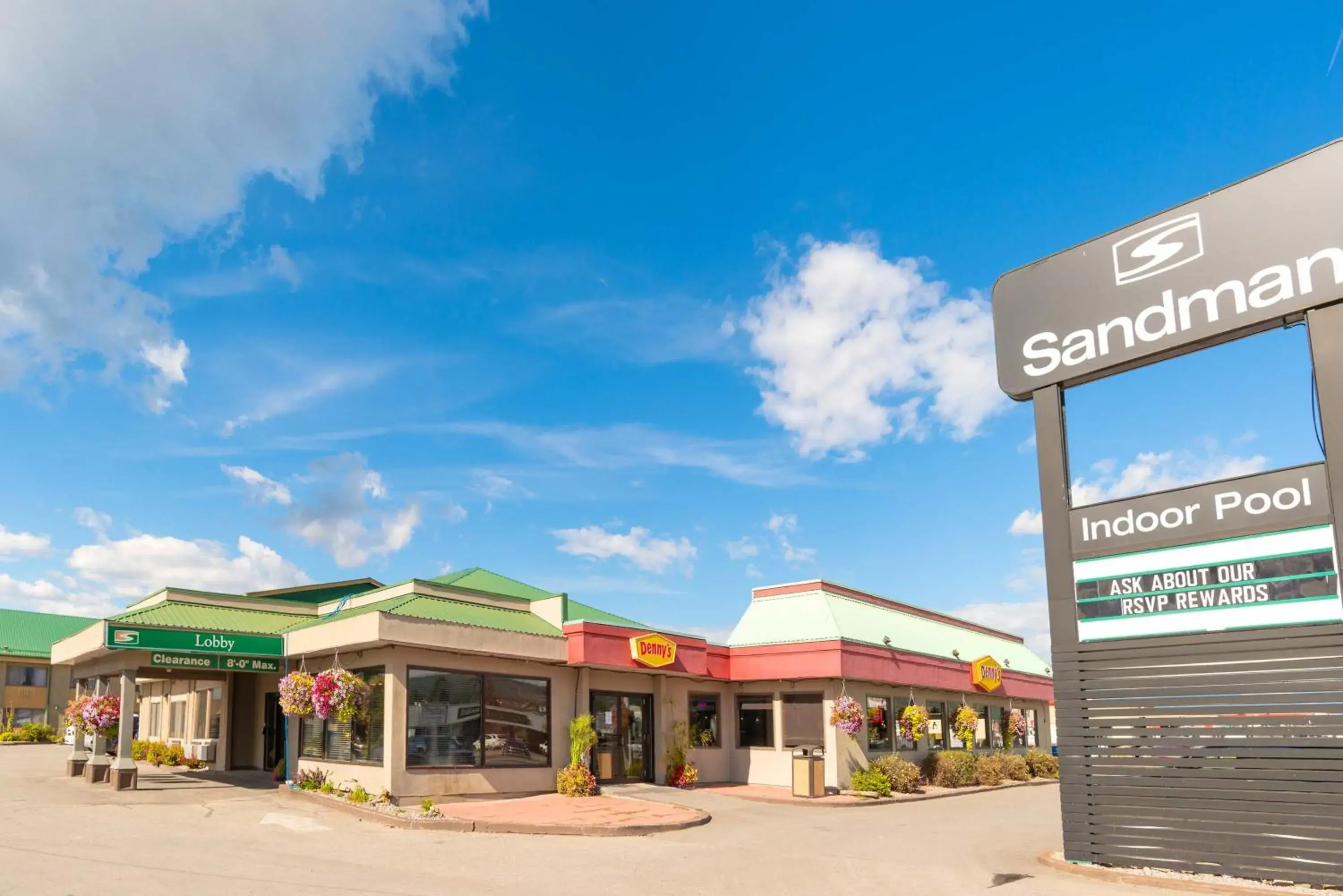 Property building in Sandman Hotel Cranbrook Property building in Sandman Hotel Cranbrook