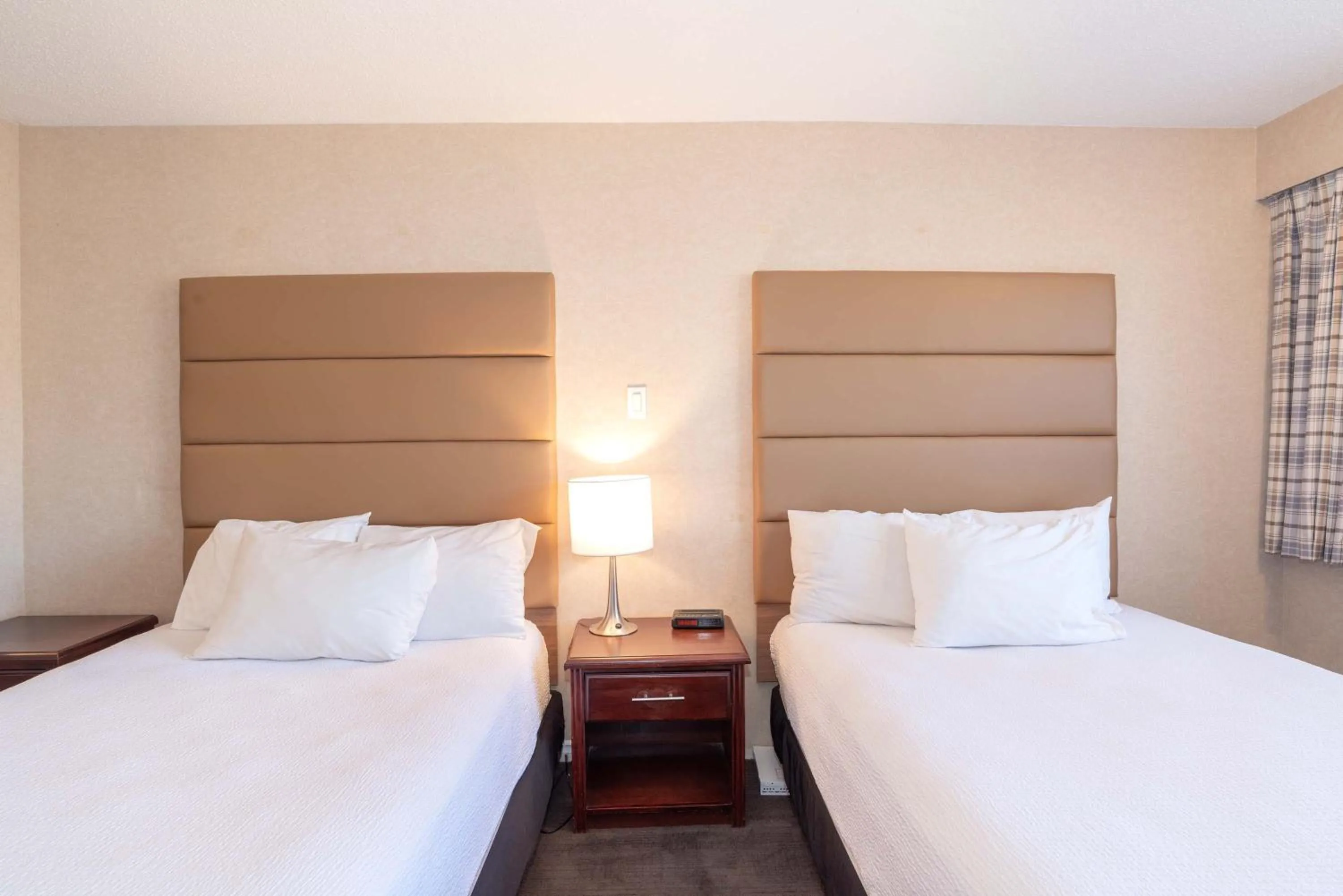 Photo of the whole room, Bed in Sandman Hotel Cranbrook